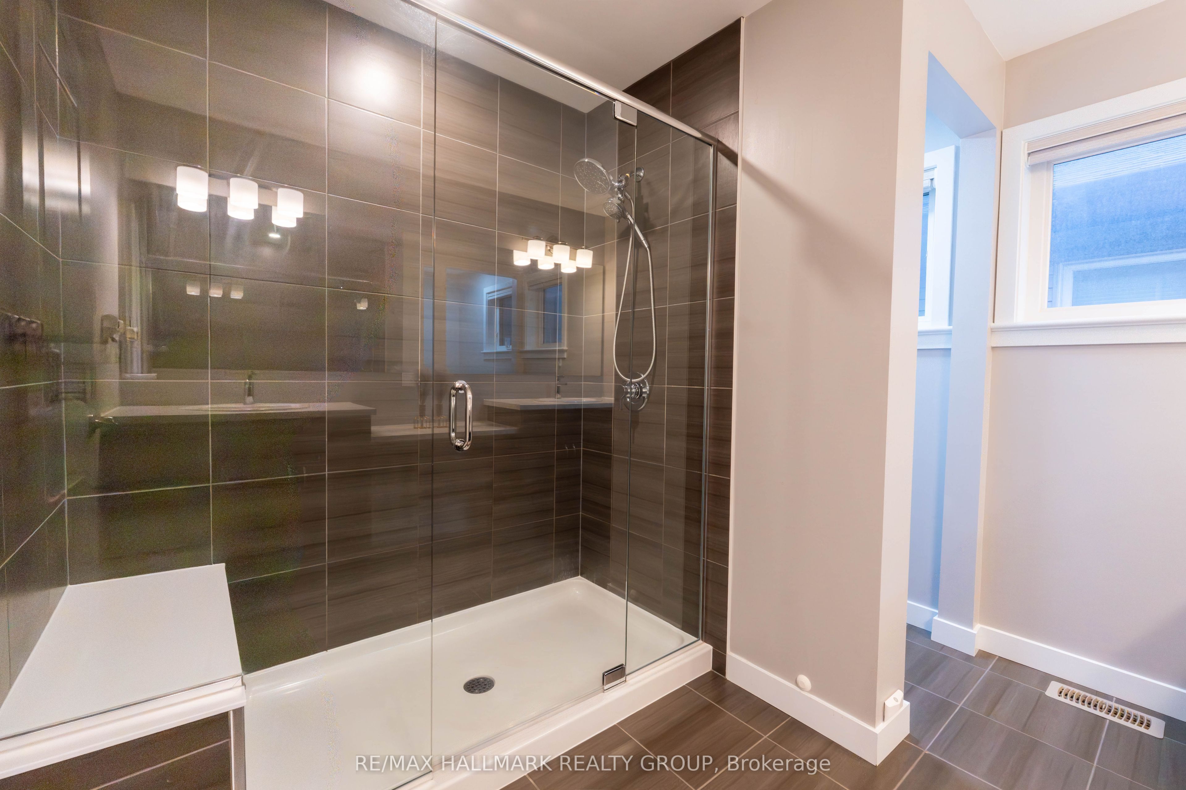 305 Oxer Place S Property Photo 18