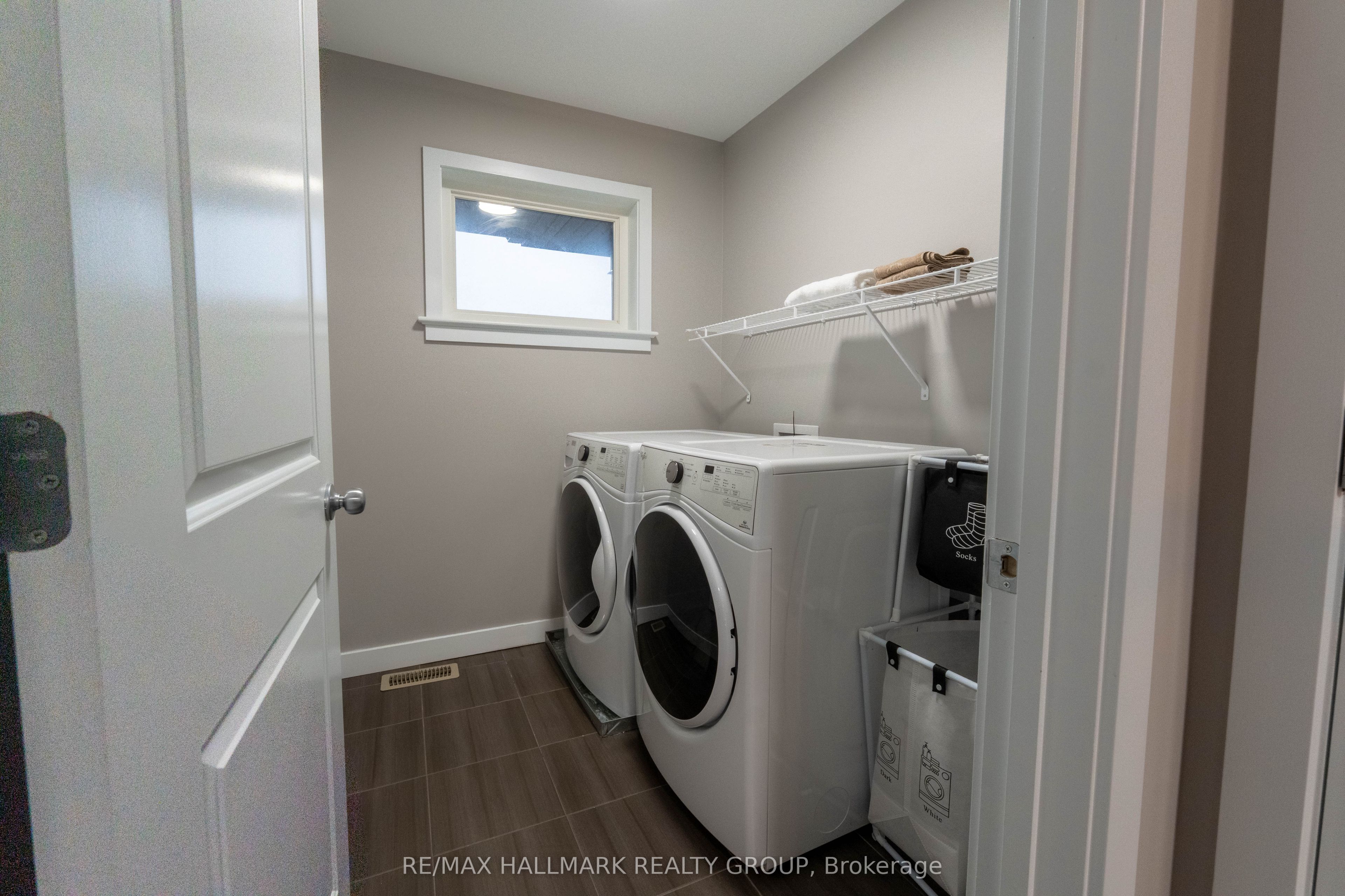 305 Oxer Place S Property Photo 20