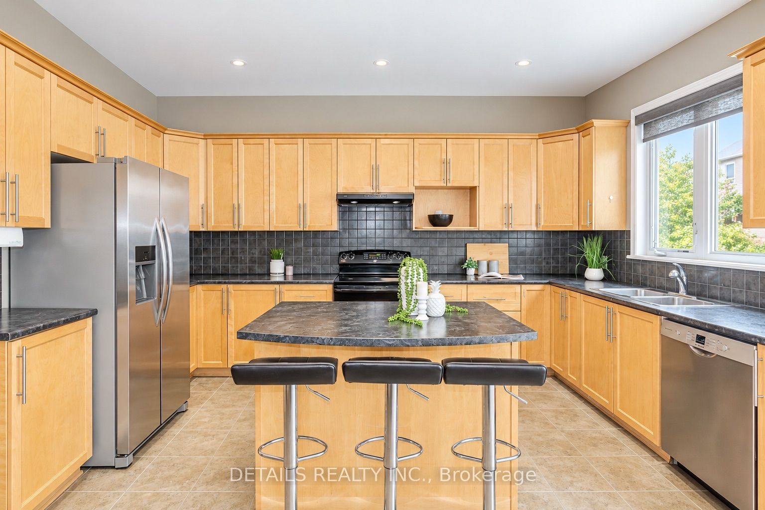 703 Kilmar Crescent Property Photo 15