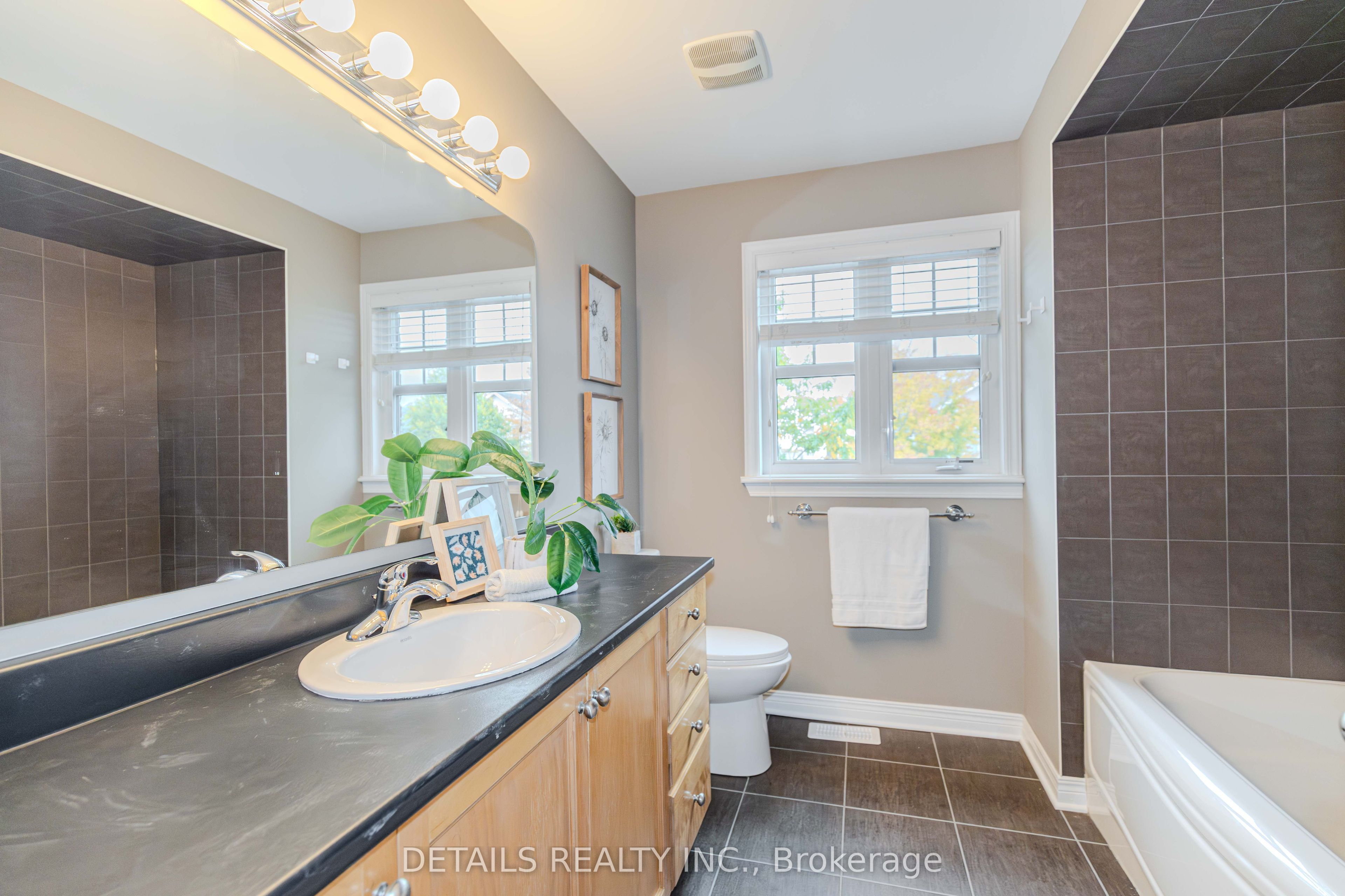 703 Kilmar Crescent Property Photo 33