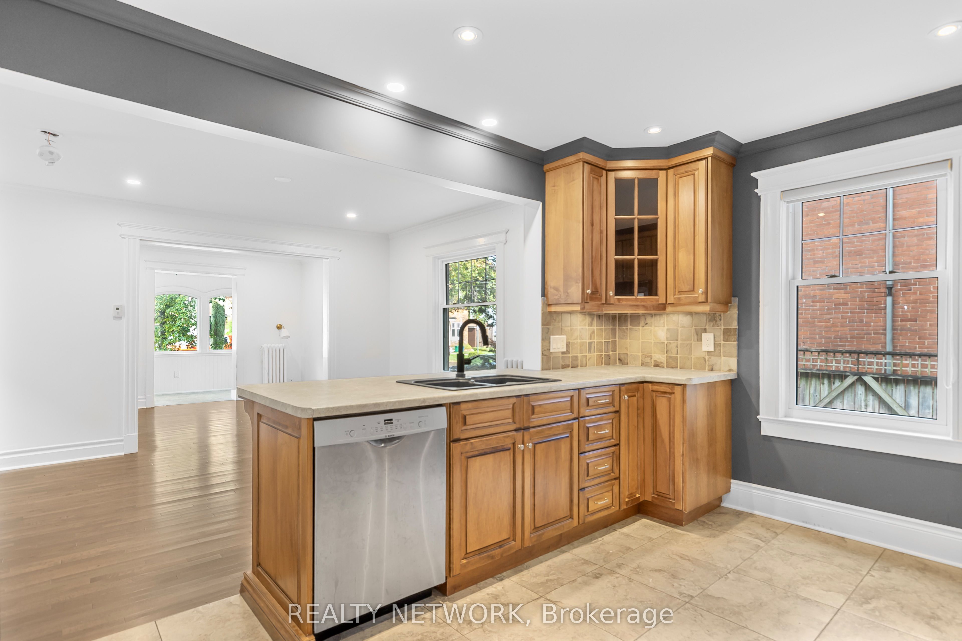 17 Gerrard Street Property Photo 12