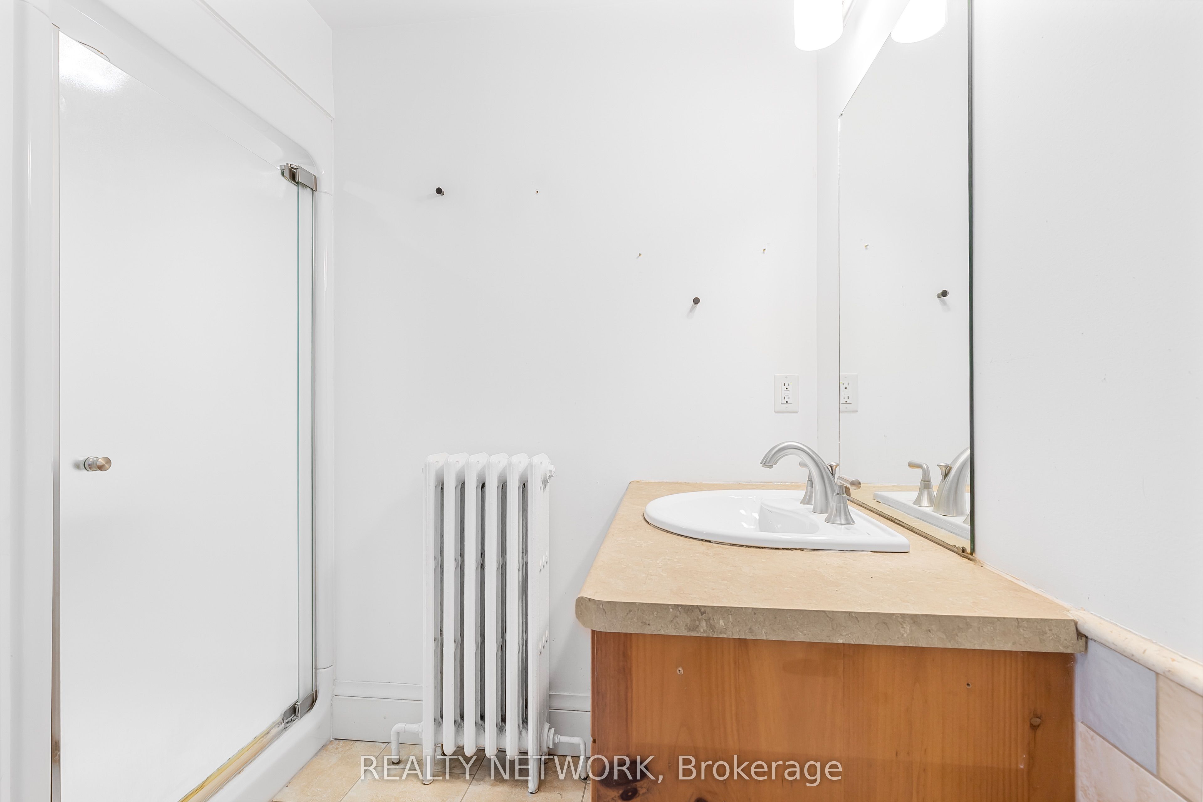 17 Gerrard Street Property Photo 24
