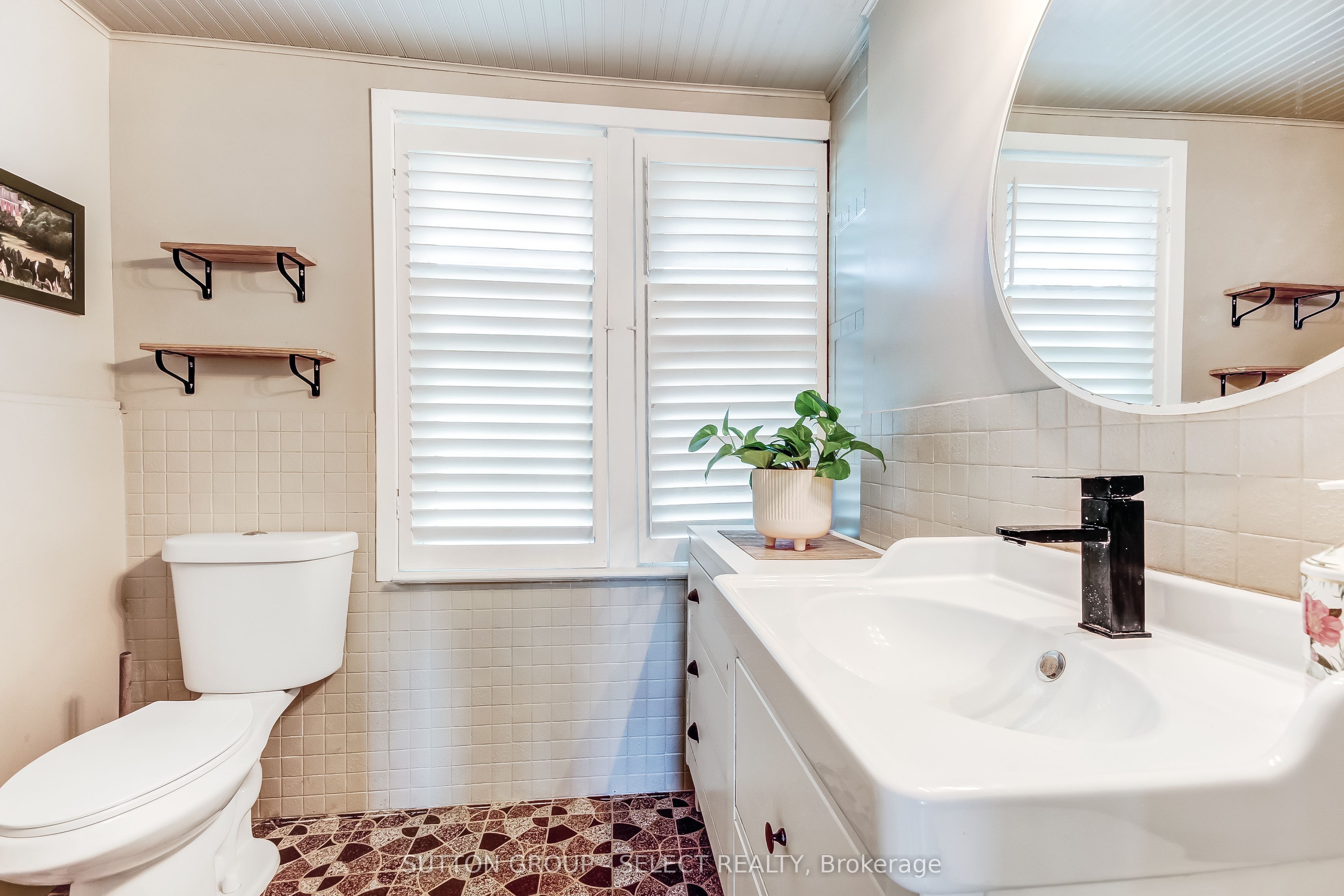 18038 Thorndale Road Property Photo 8