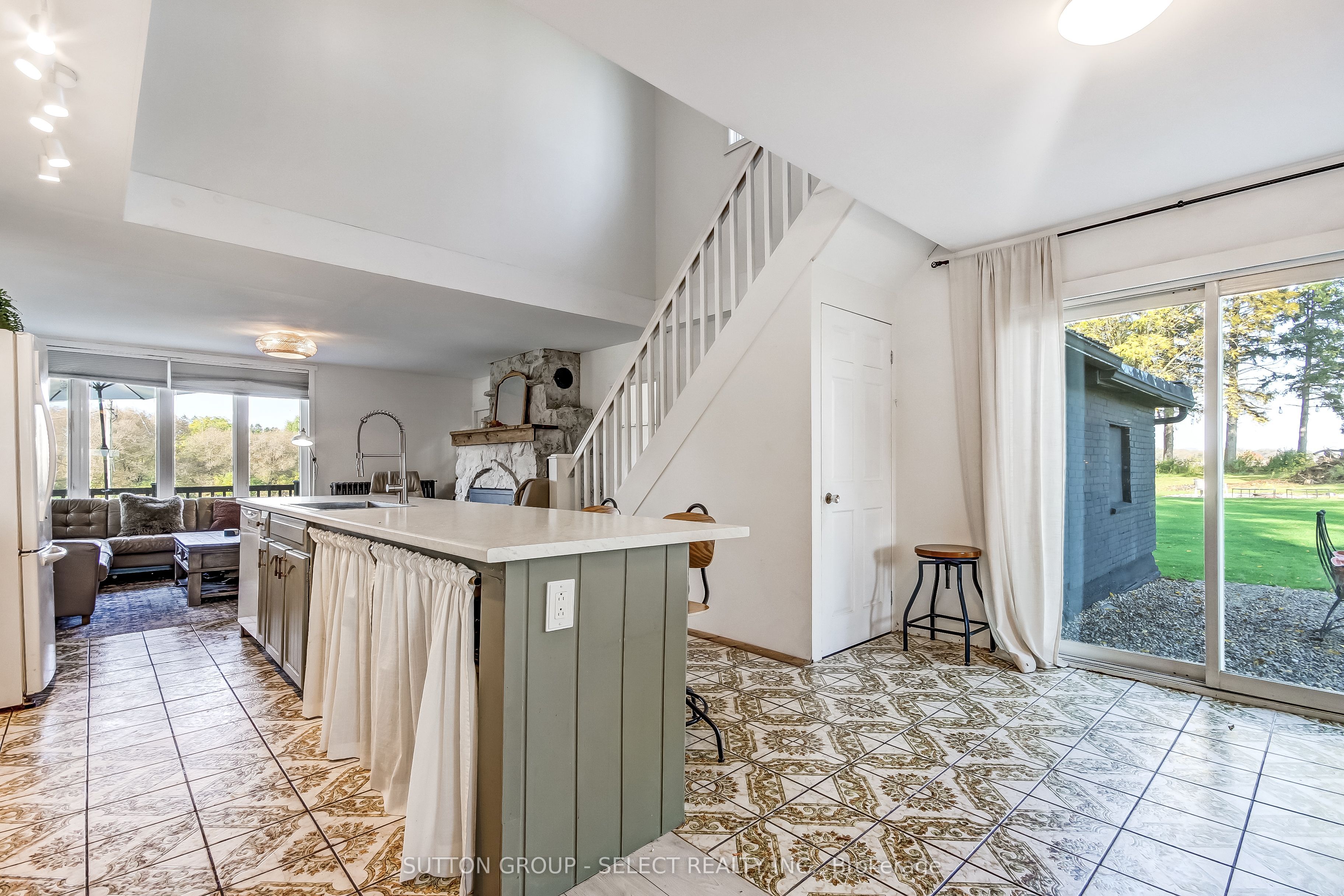 18038 Thorndale Road Property Photo 13
