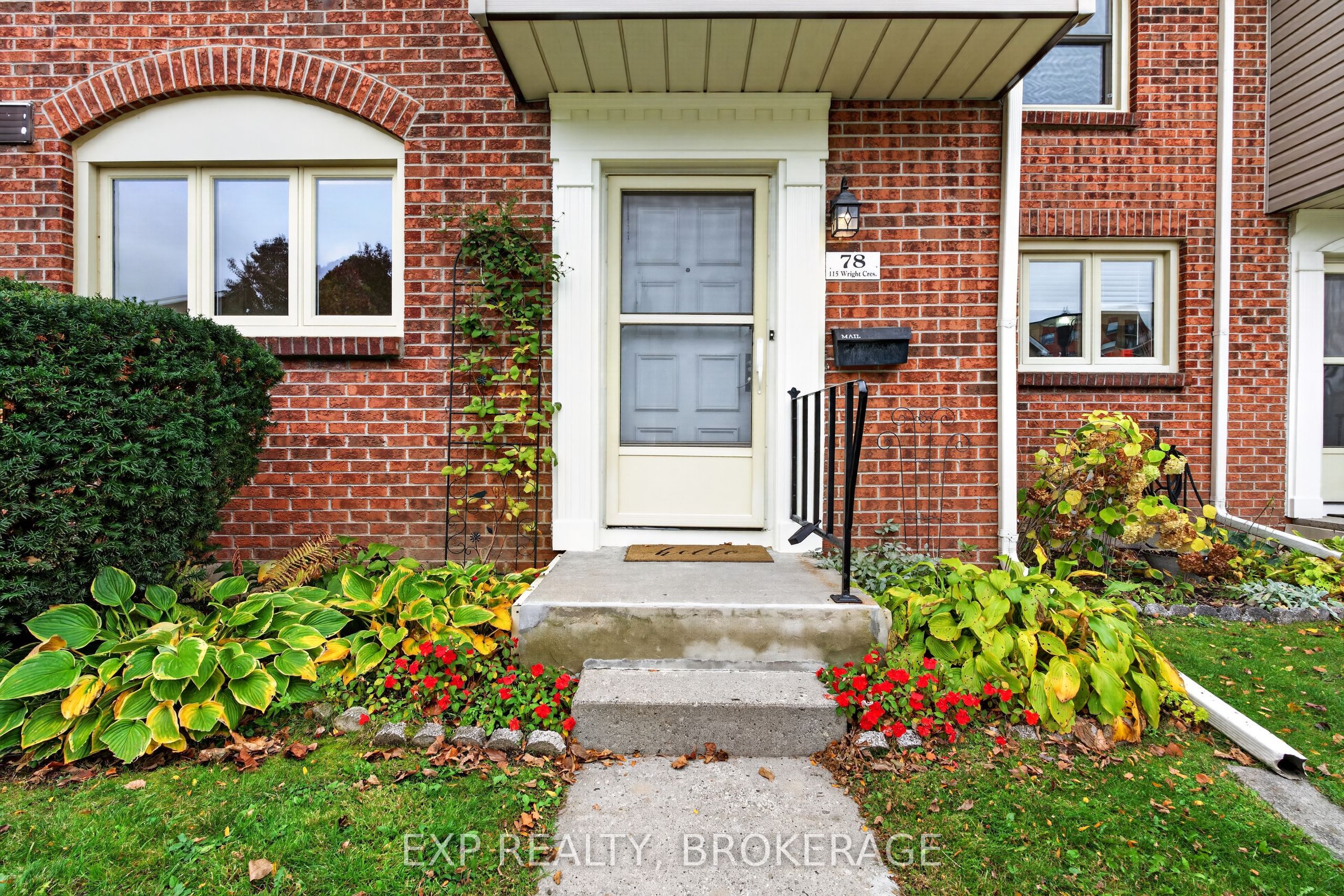 115 Wright Crescent 78 Property Photo 4