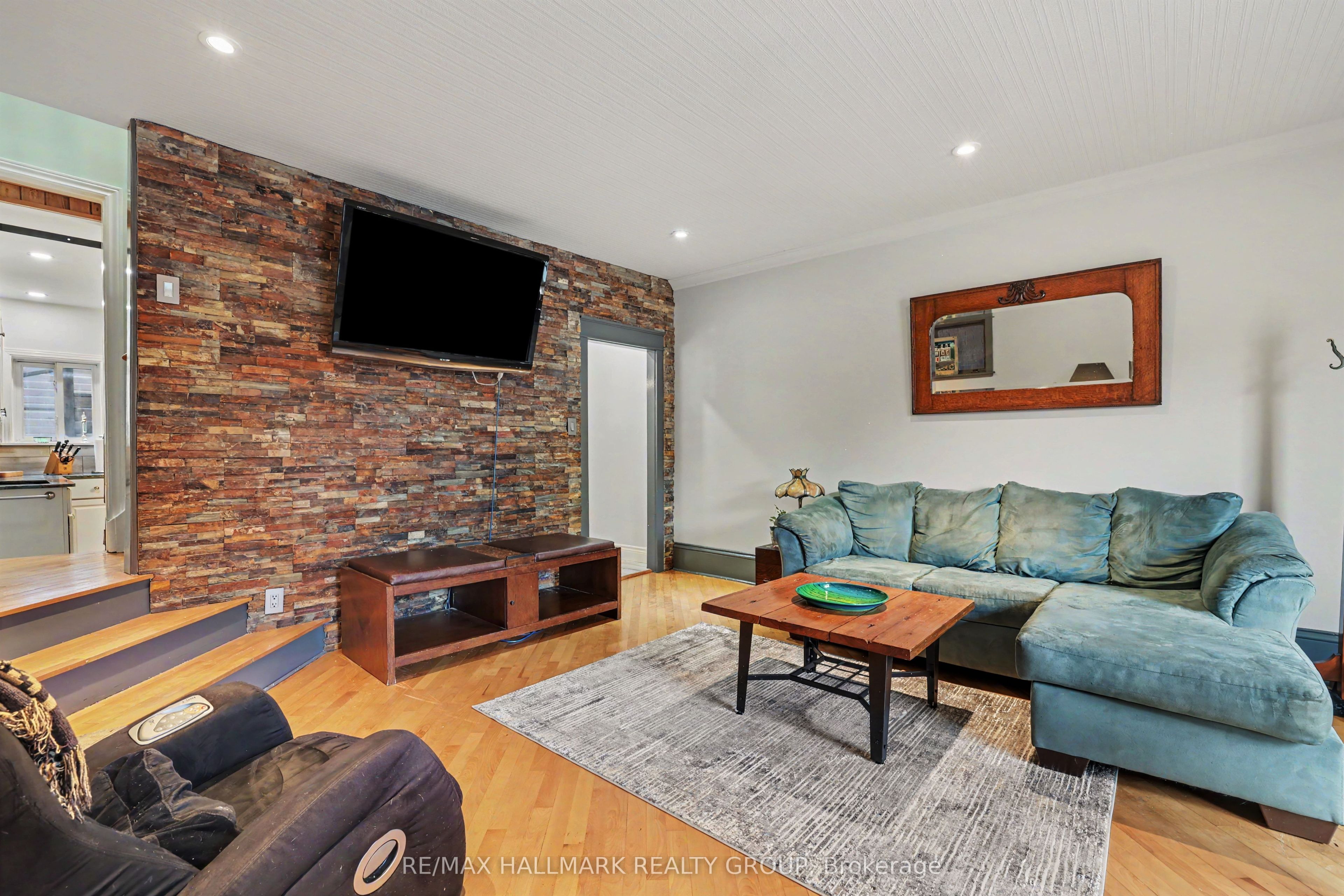 116 Hamilton Avenue N Property Photo 6