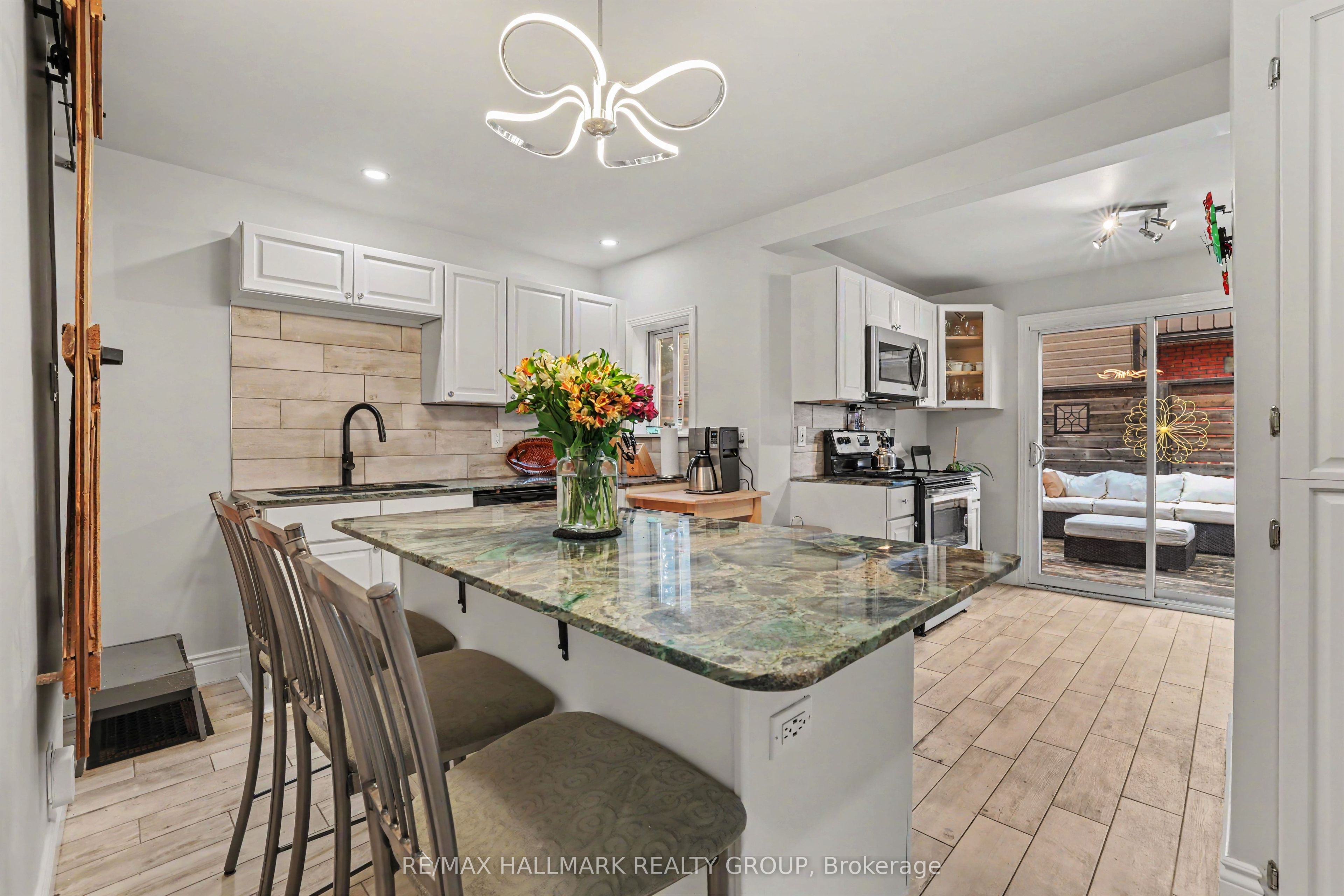 116 Hamilton Avenue N Property Photo 8