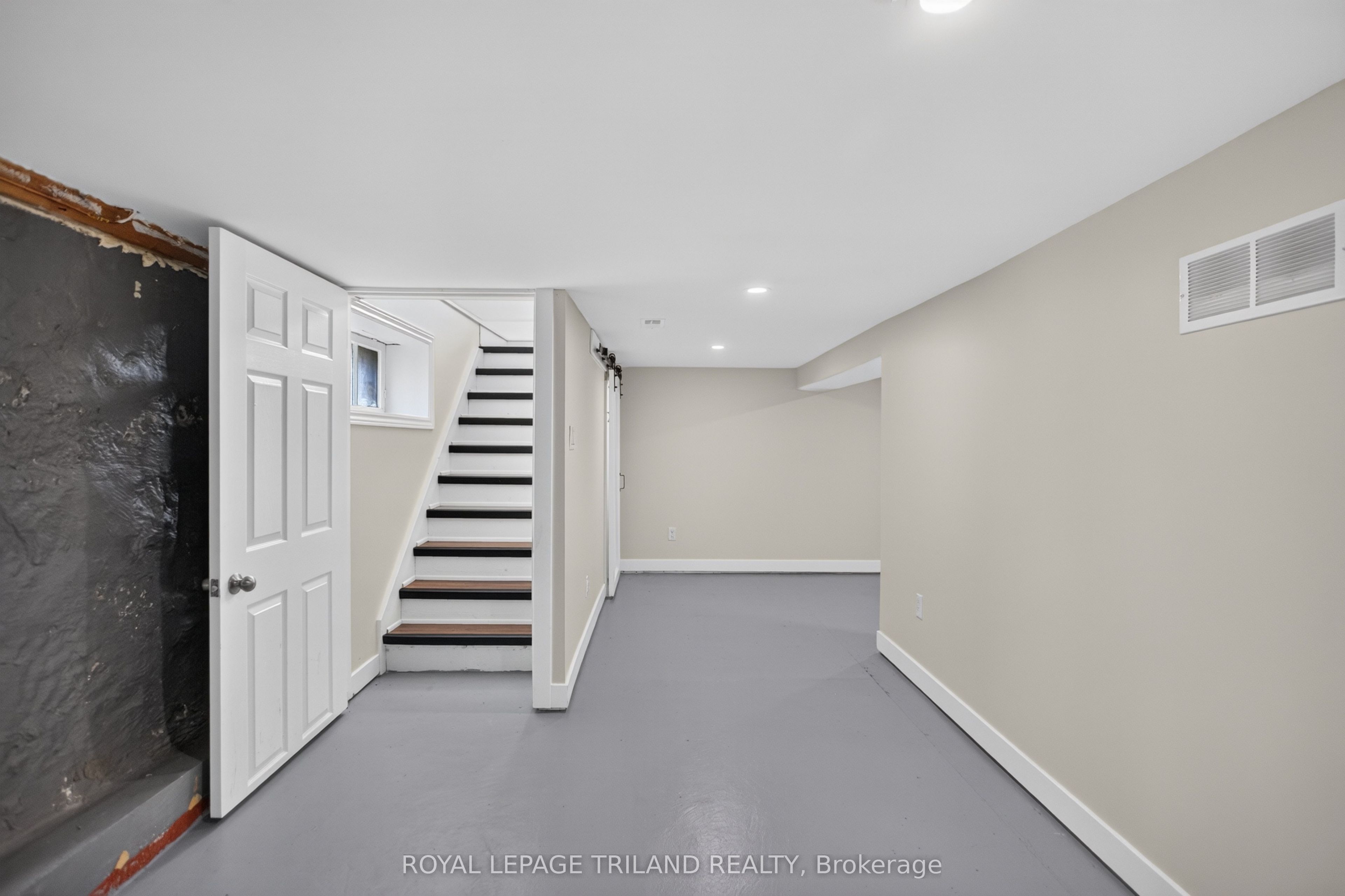 2.5 Antrim Street Property Photo 29