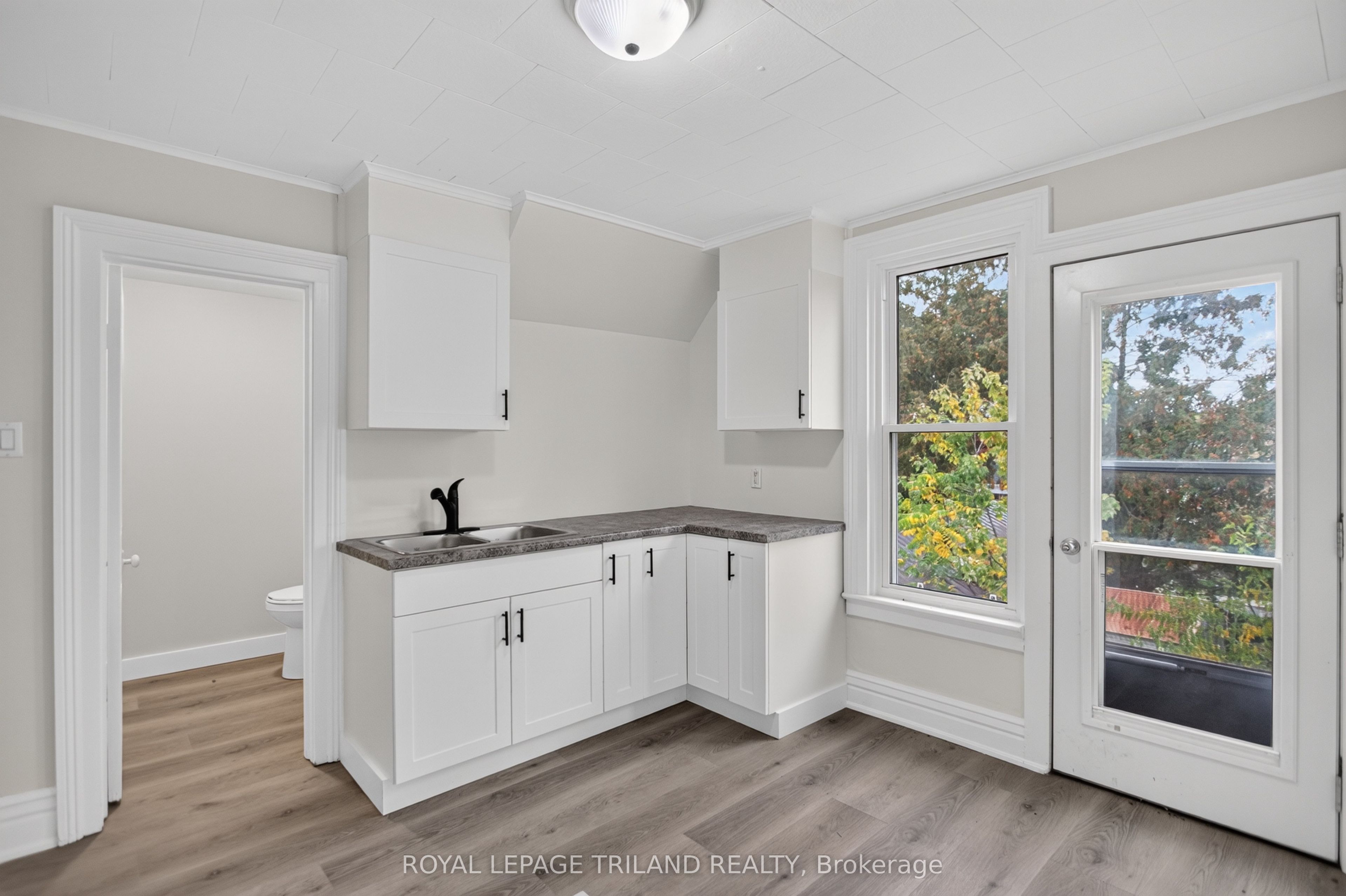 2.5 Antrim Street Property Photo 37