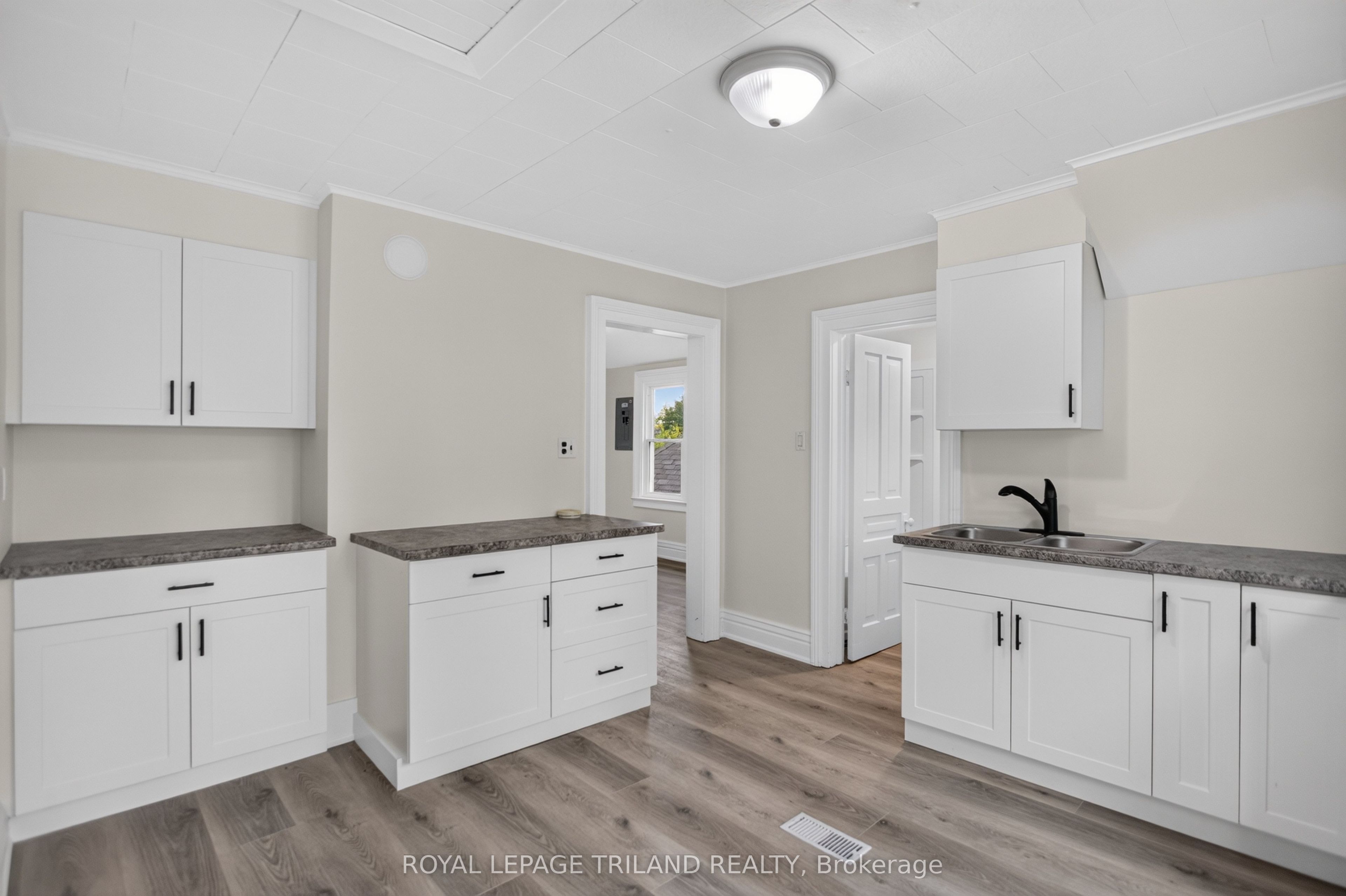 2.5 Antrim Street Property Photo 38