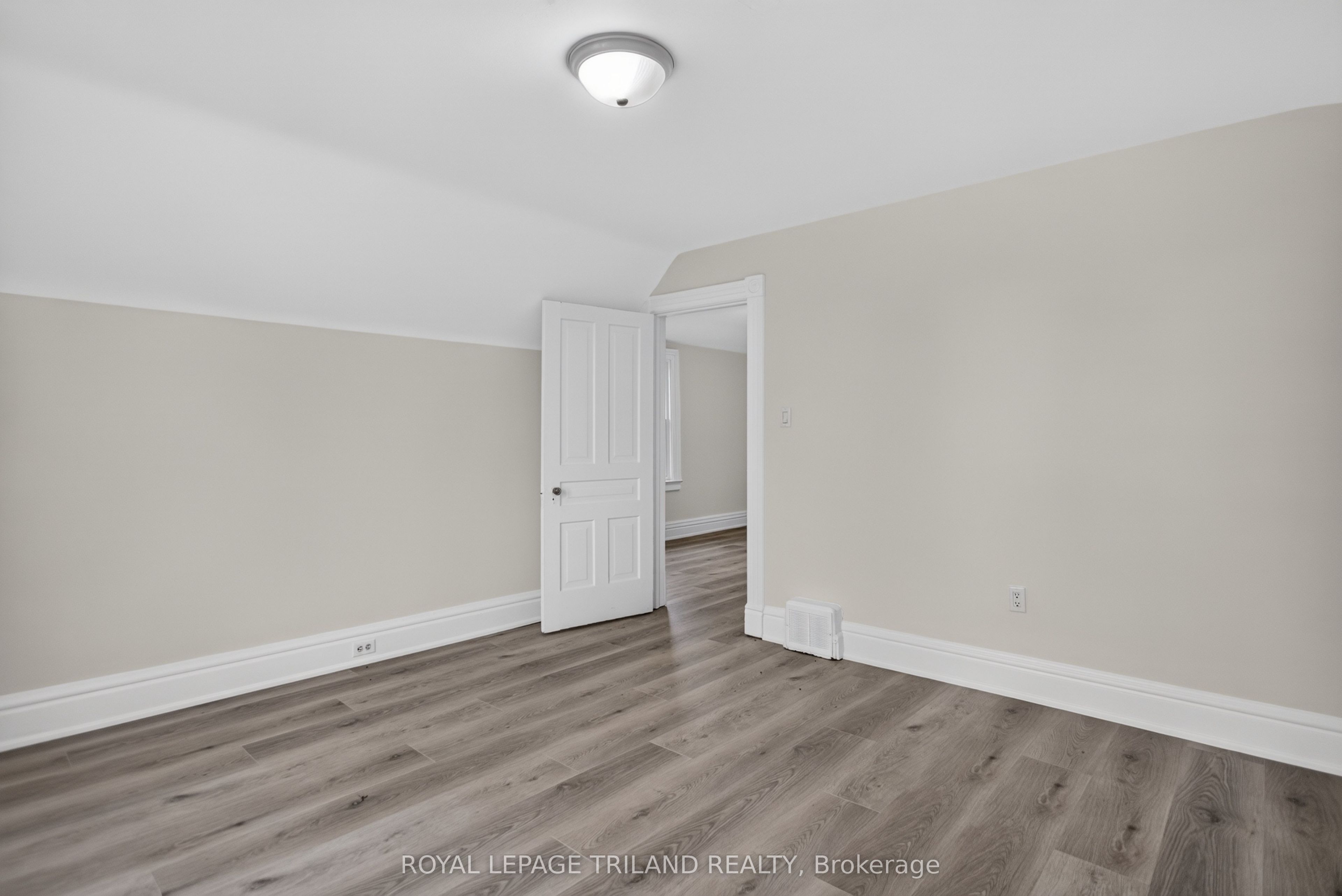 2.5 Antrim Street Property Photo 43