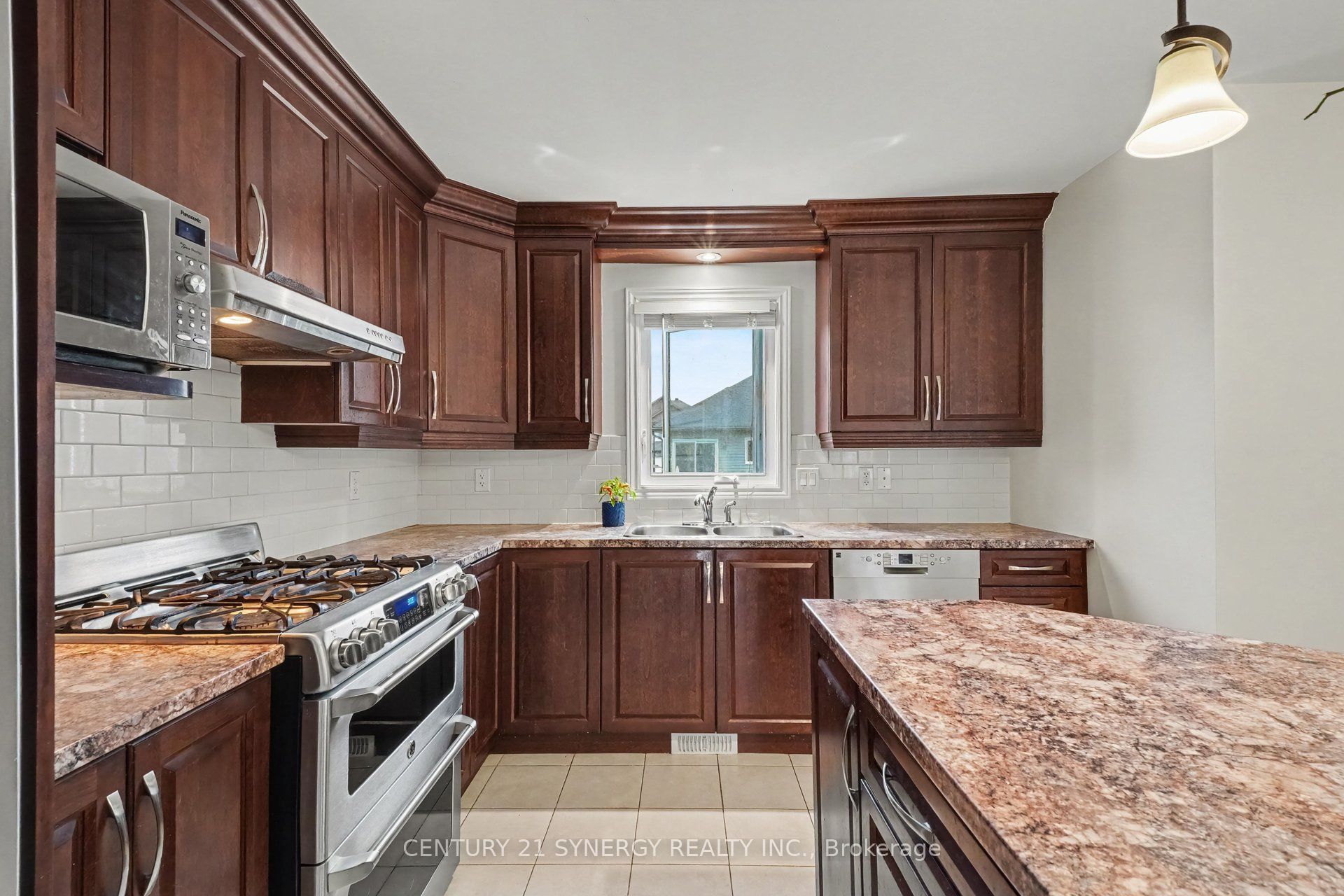344 Colmar Street Property Photo 8