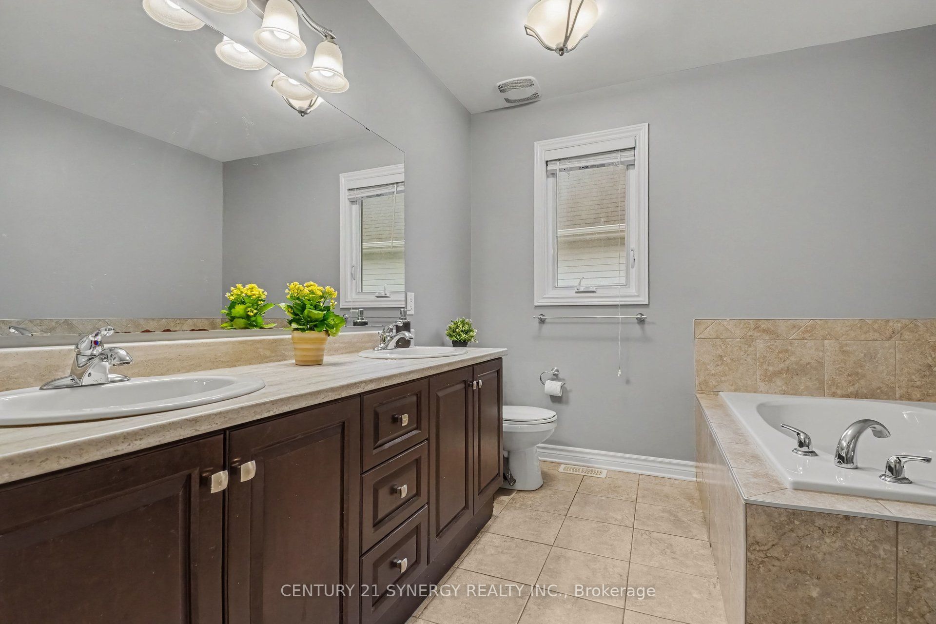 344 Colmar Street Property Photo 28