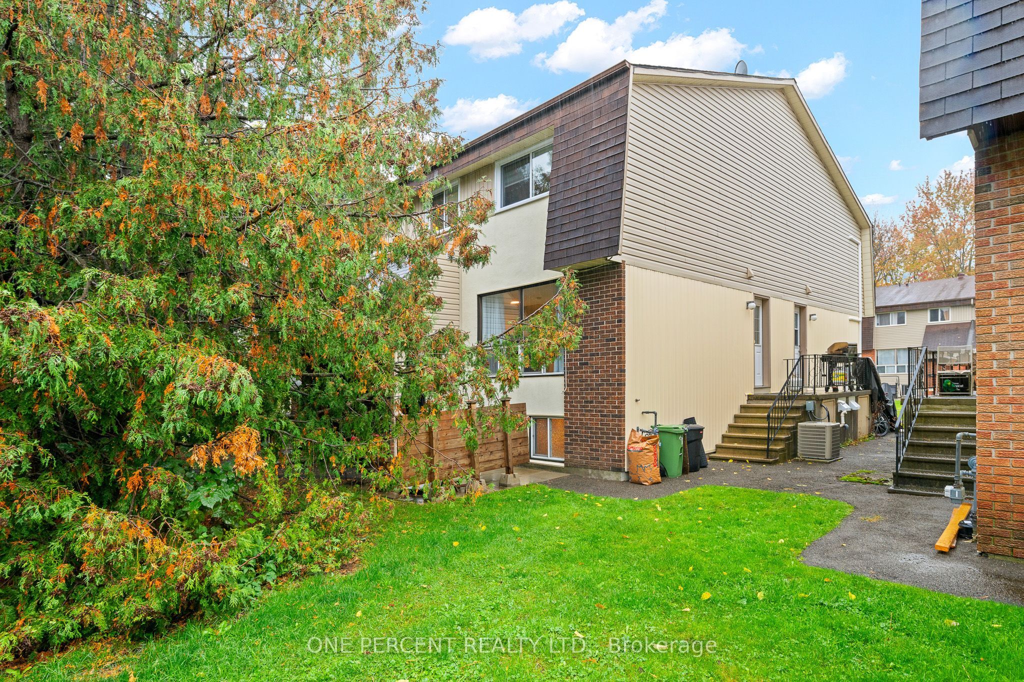 20 Sonnet Crescent D Property Photo 1
