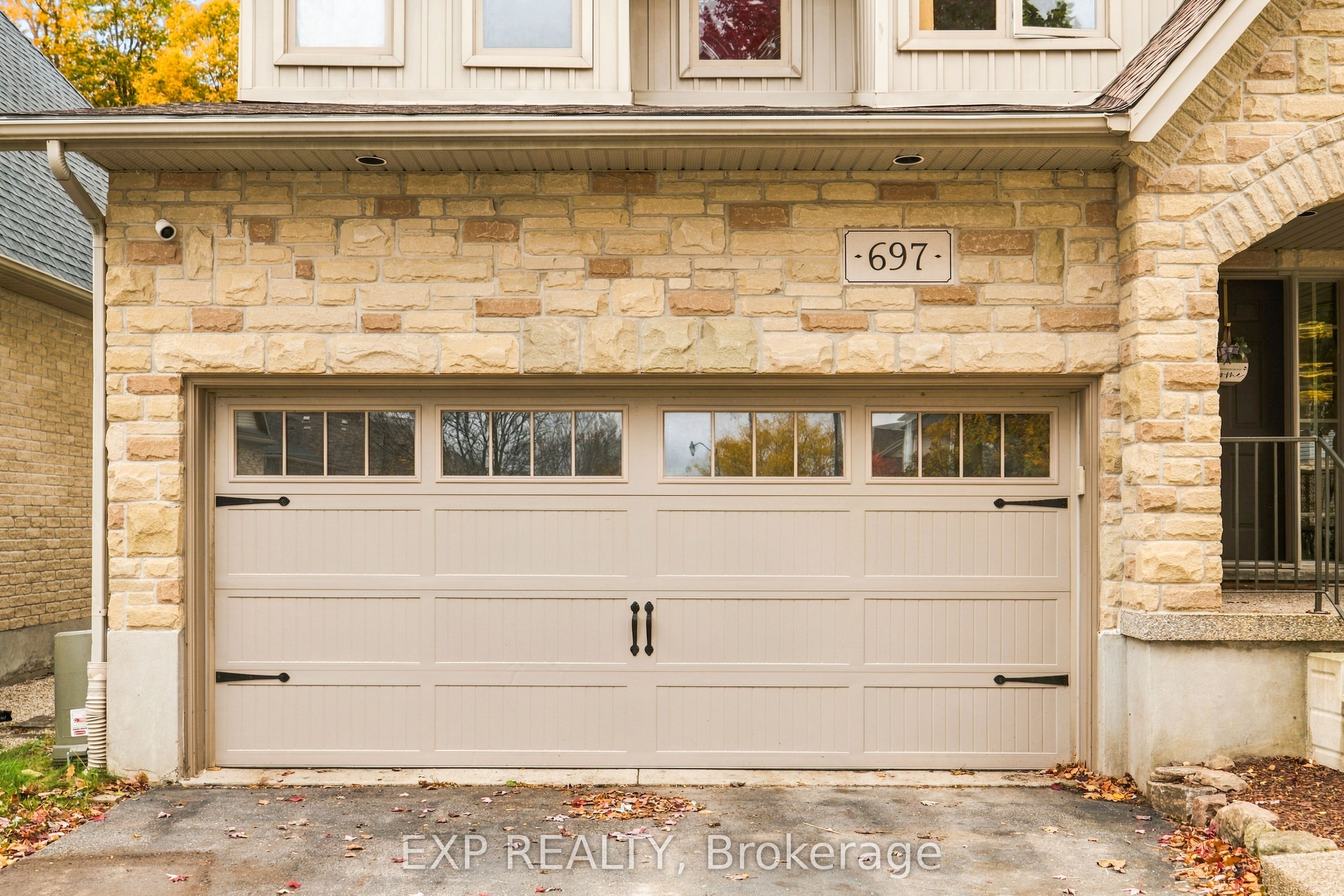 697 Rhine Fall Drive Property Photo 4