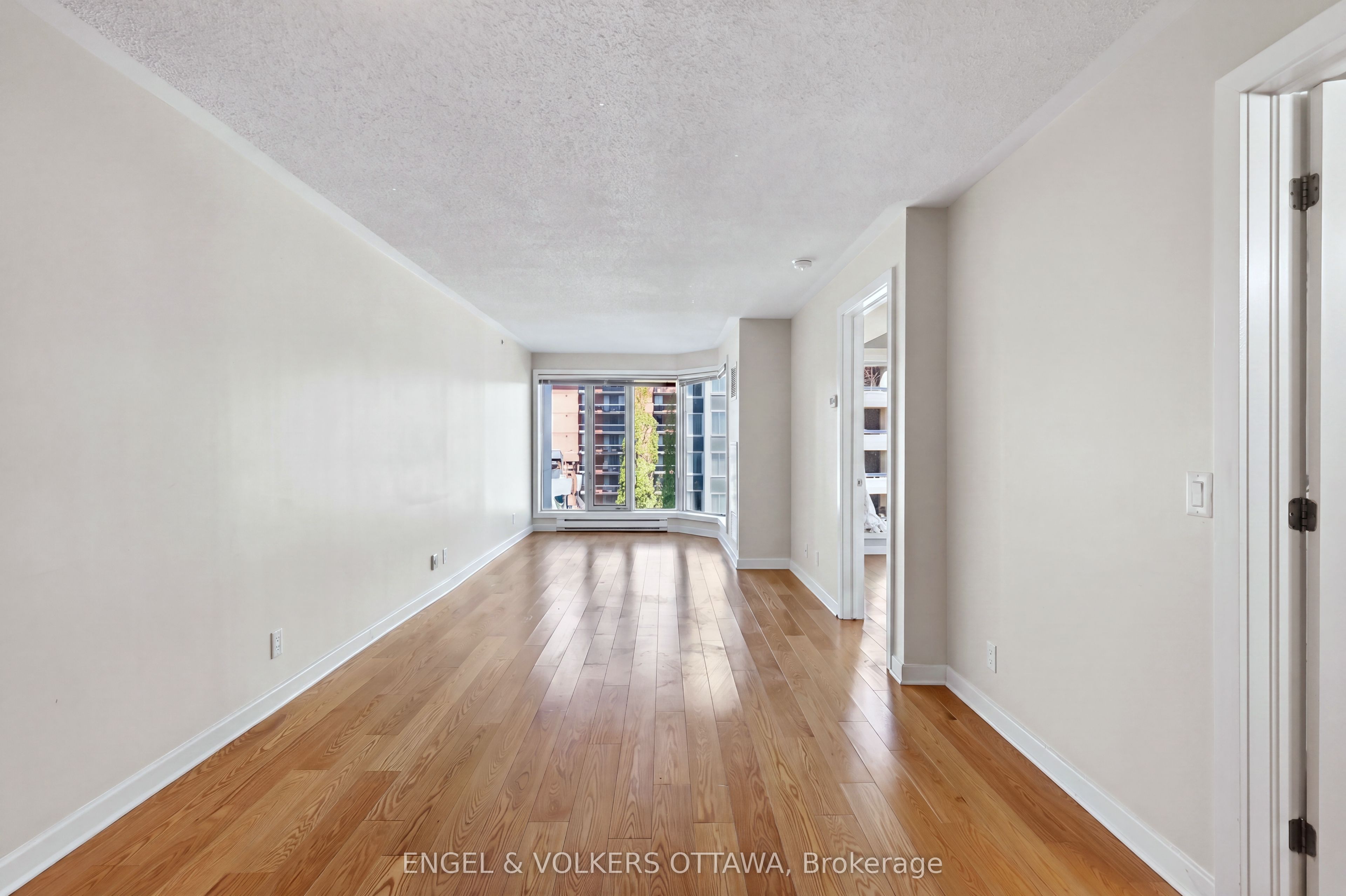 138 Somerset Street W 604 Property Photo 13