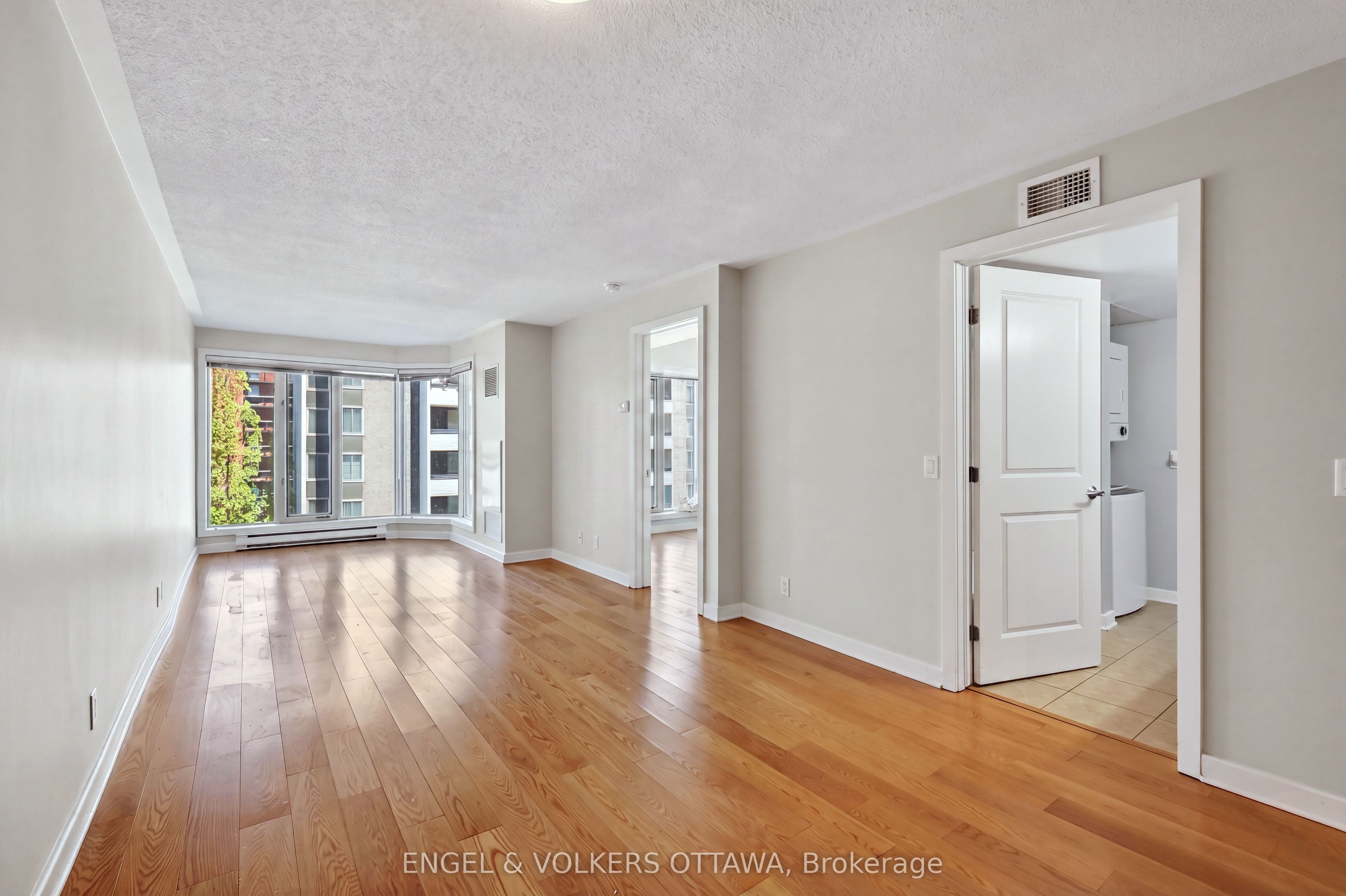 138 Somerset Street W 604 Property Photo 17