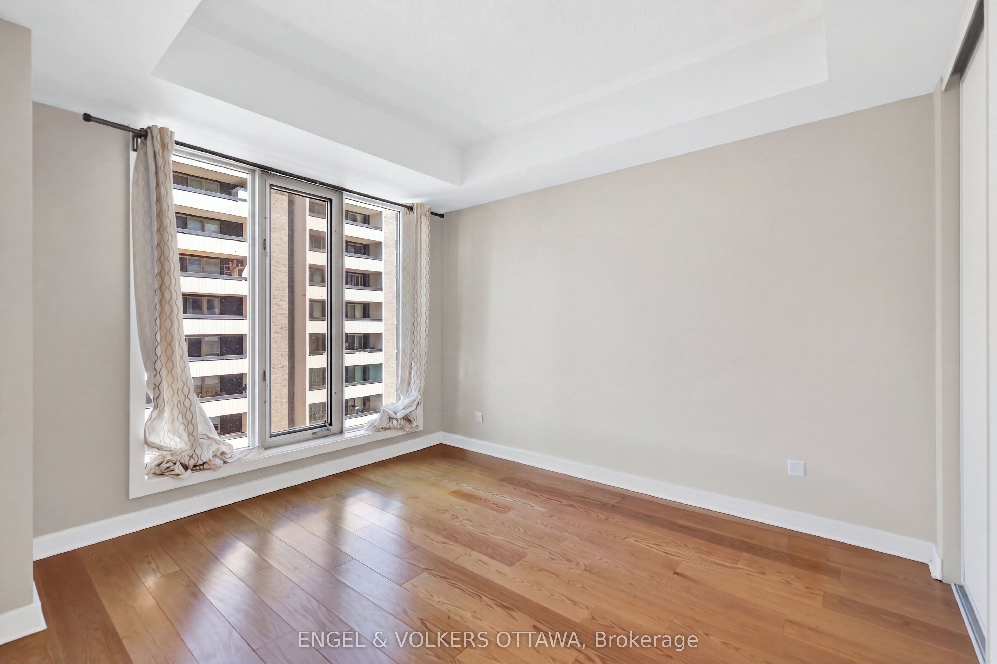 138 Somerset Street W 604 Property Photo 25