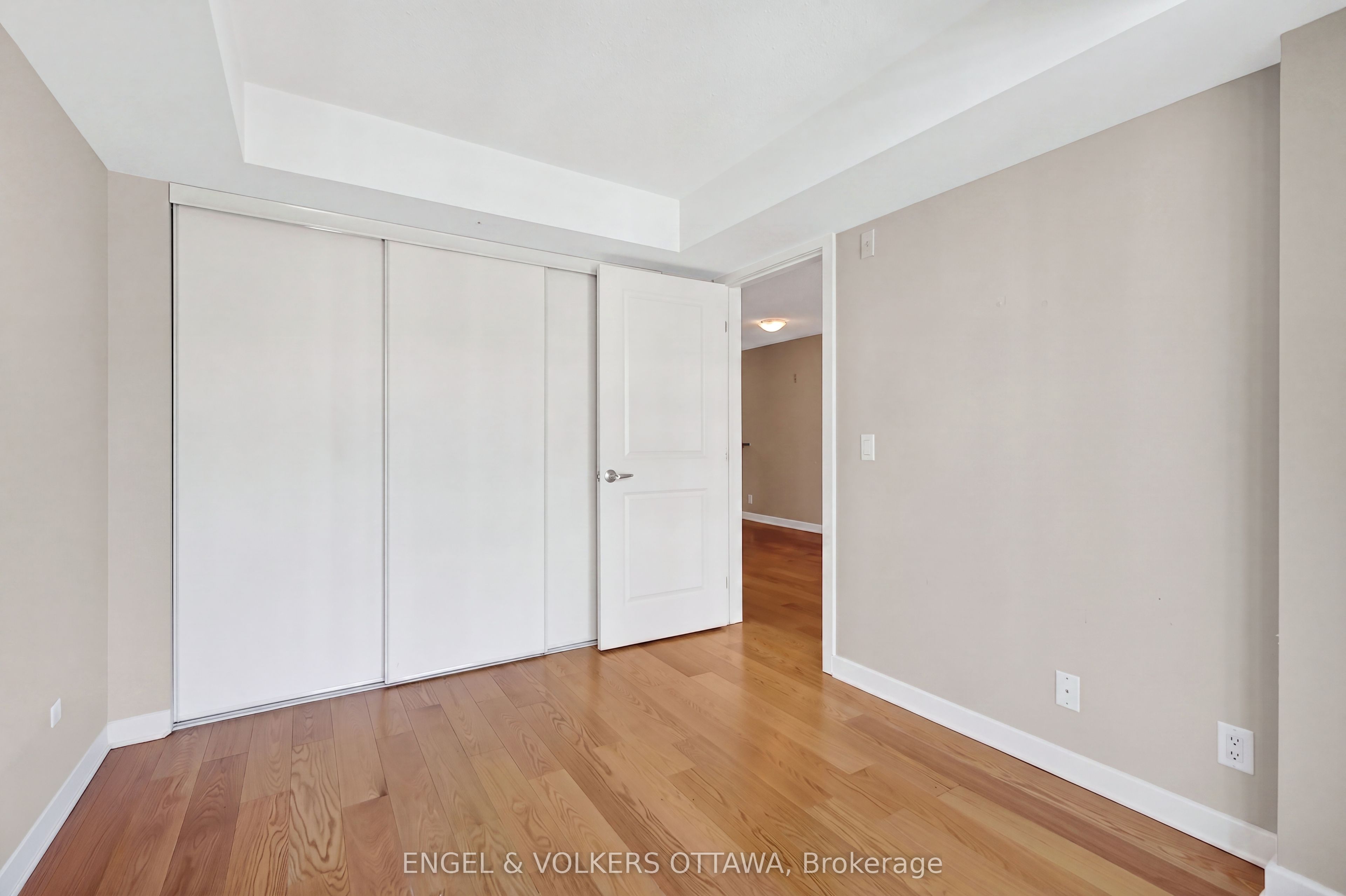 138 Somerset Street W 604 Property Photo 30