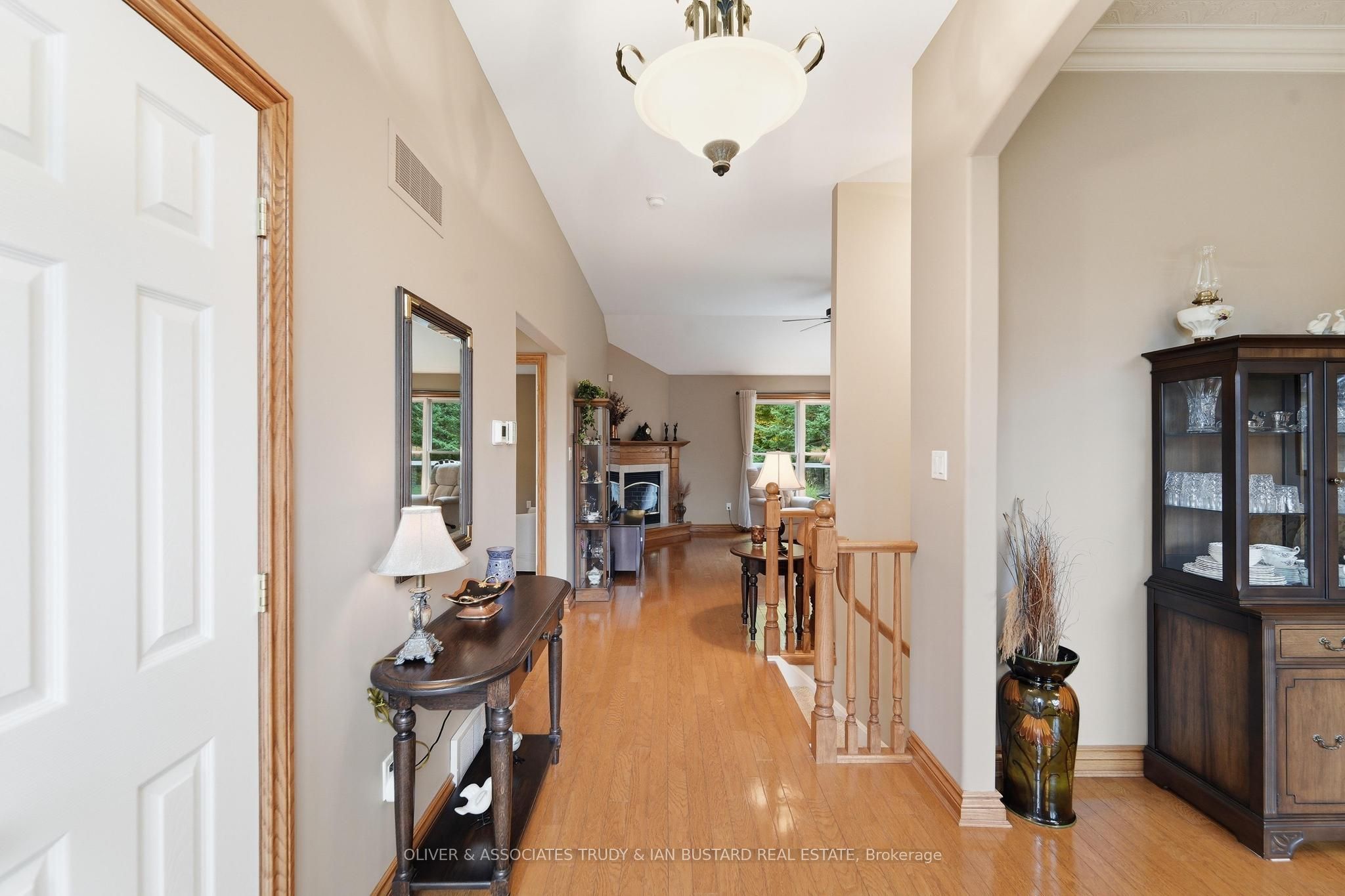 10075 Jennison Crescent Property Photo 4