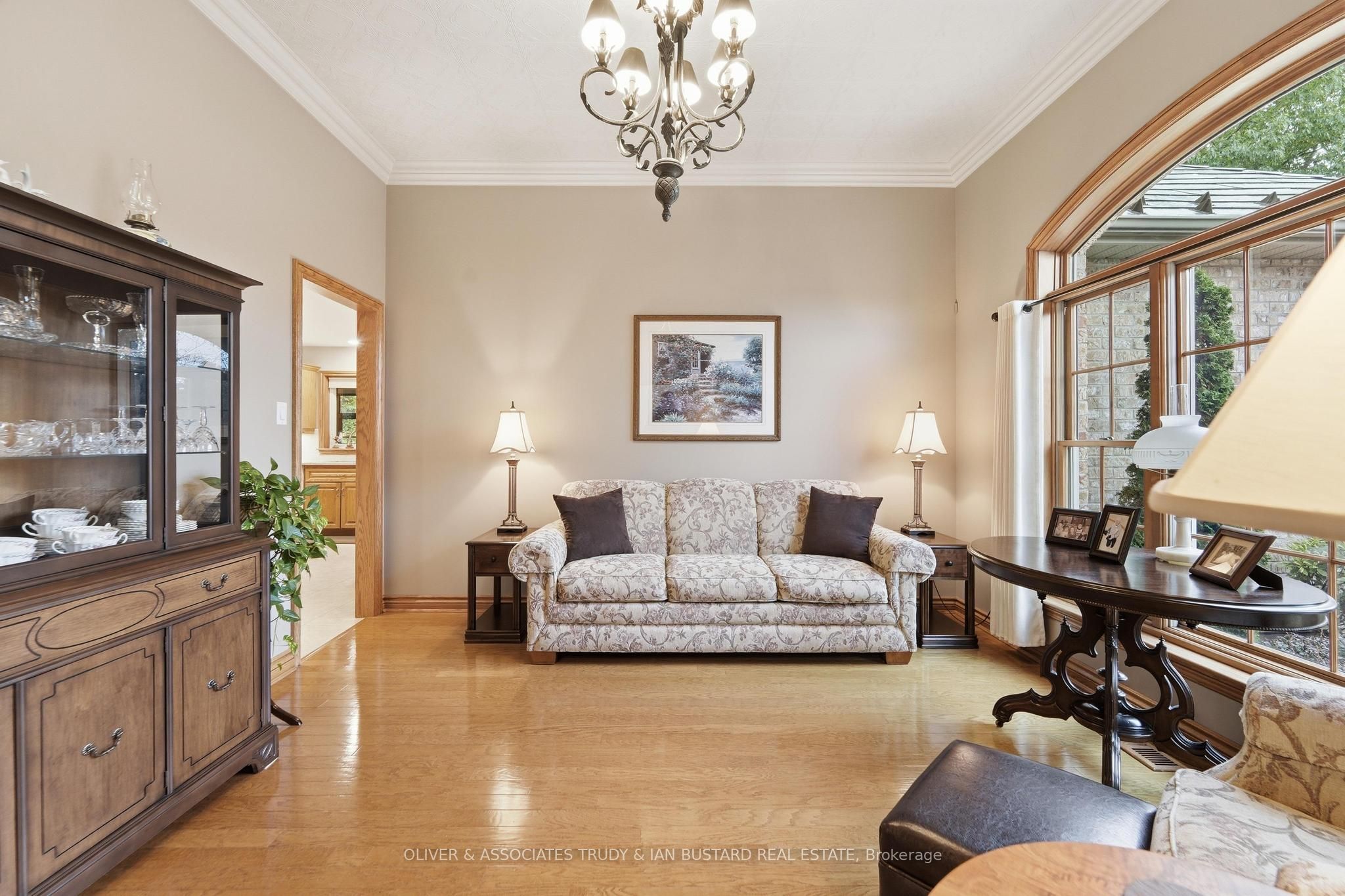 10075 Jennison Crescent Property Photo 5