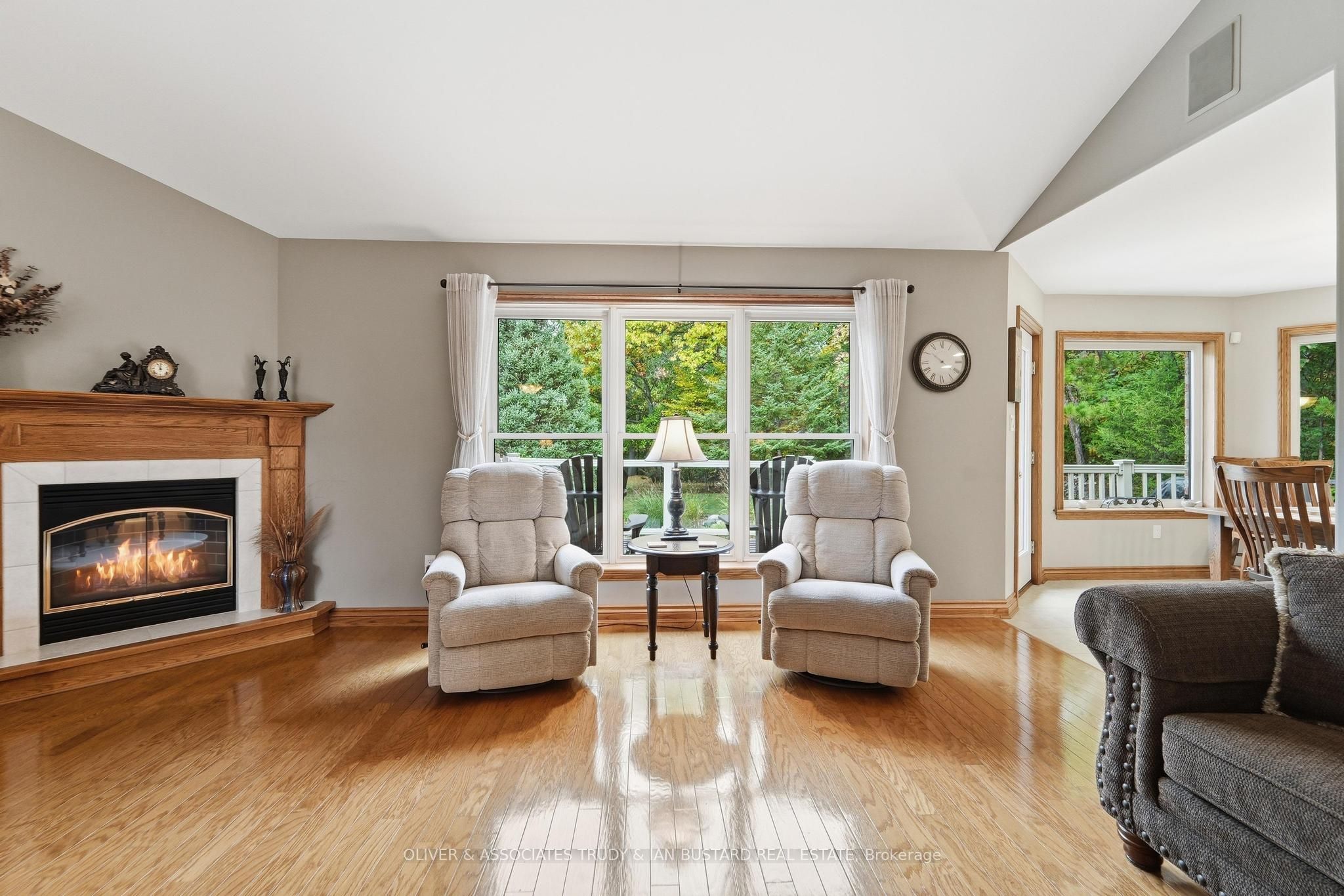 10075 Jennison Crescent Property Photo 8