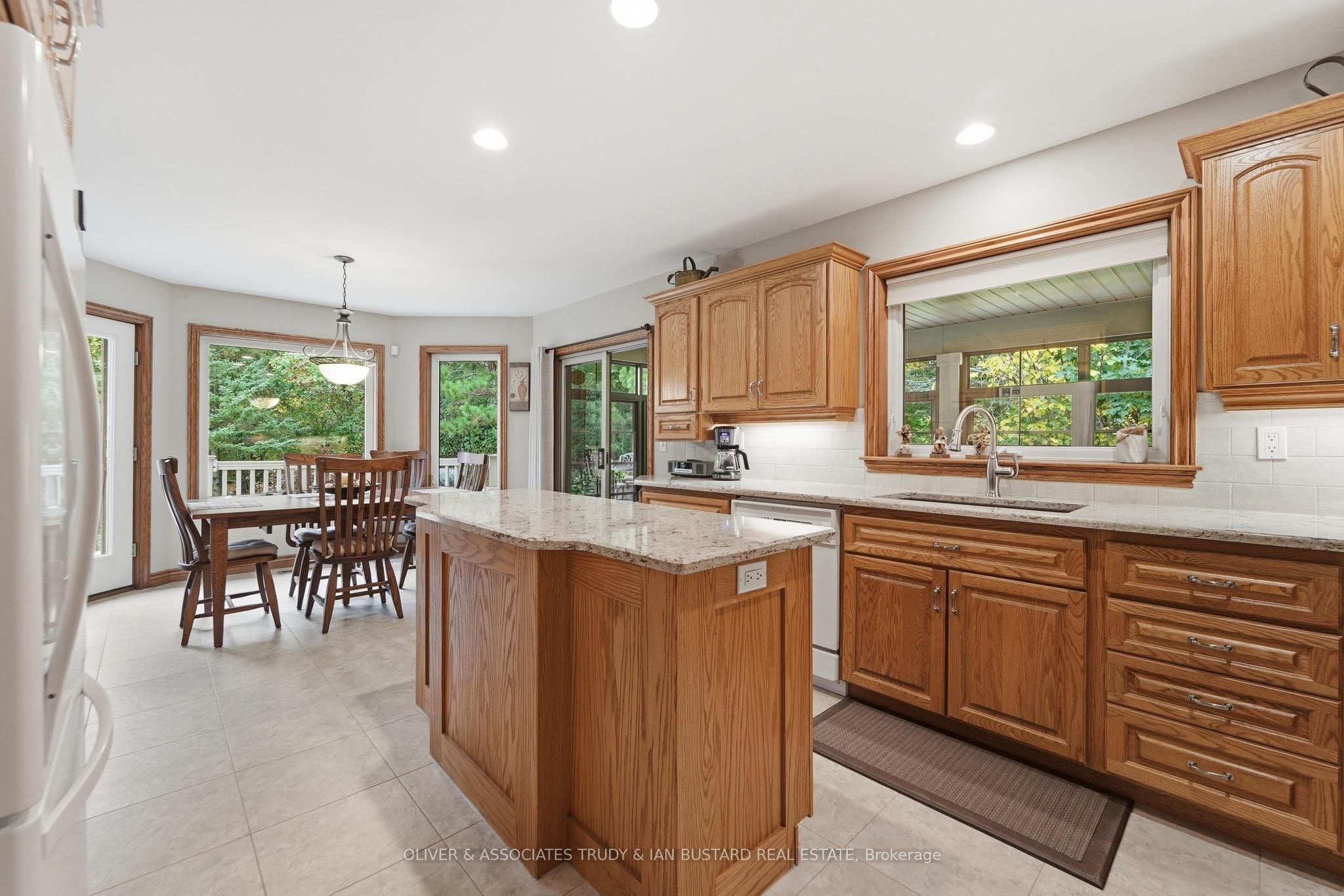 10075 Jennison Crescent Property Photo 10