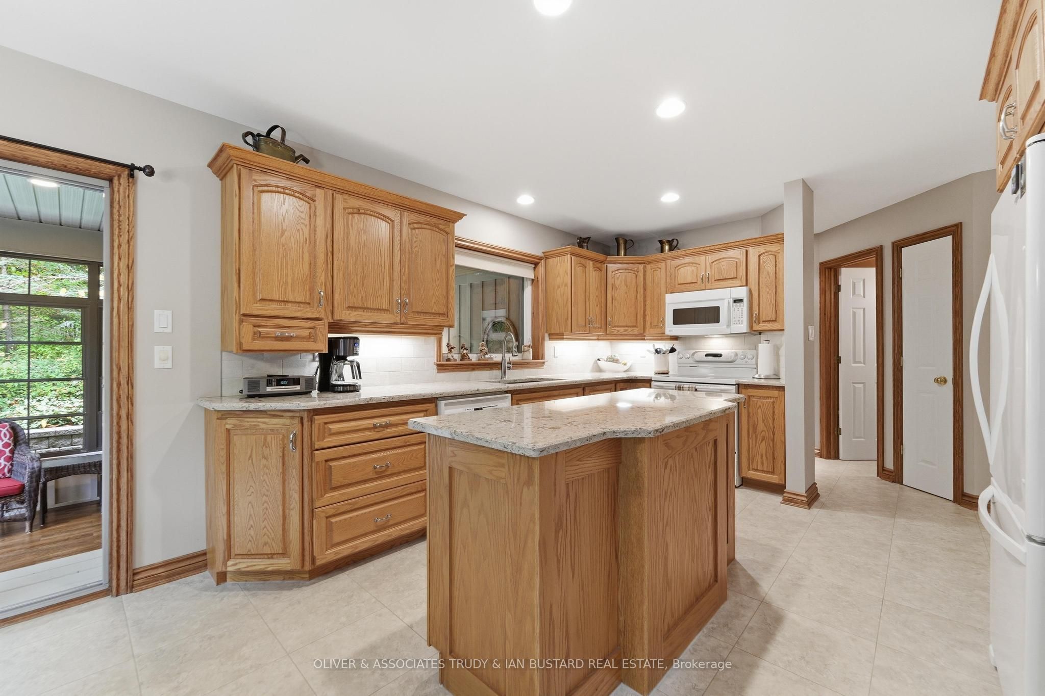 10075 Jennison Crescent Property Photo 11