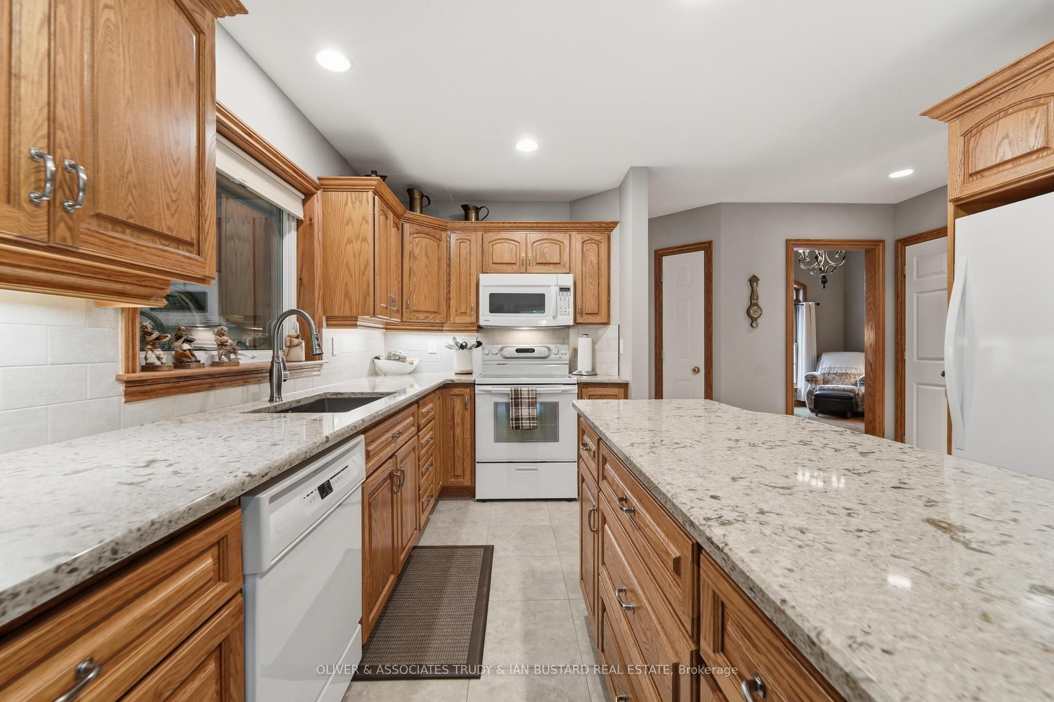 10075 Jennison Crescent Property Photo 12