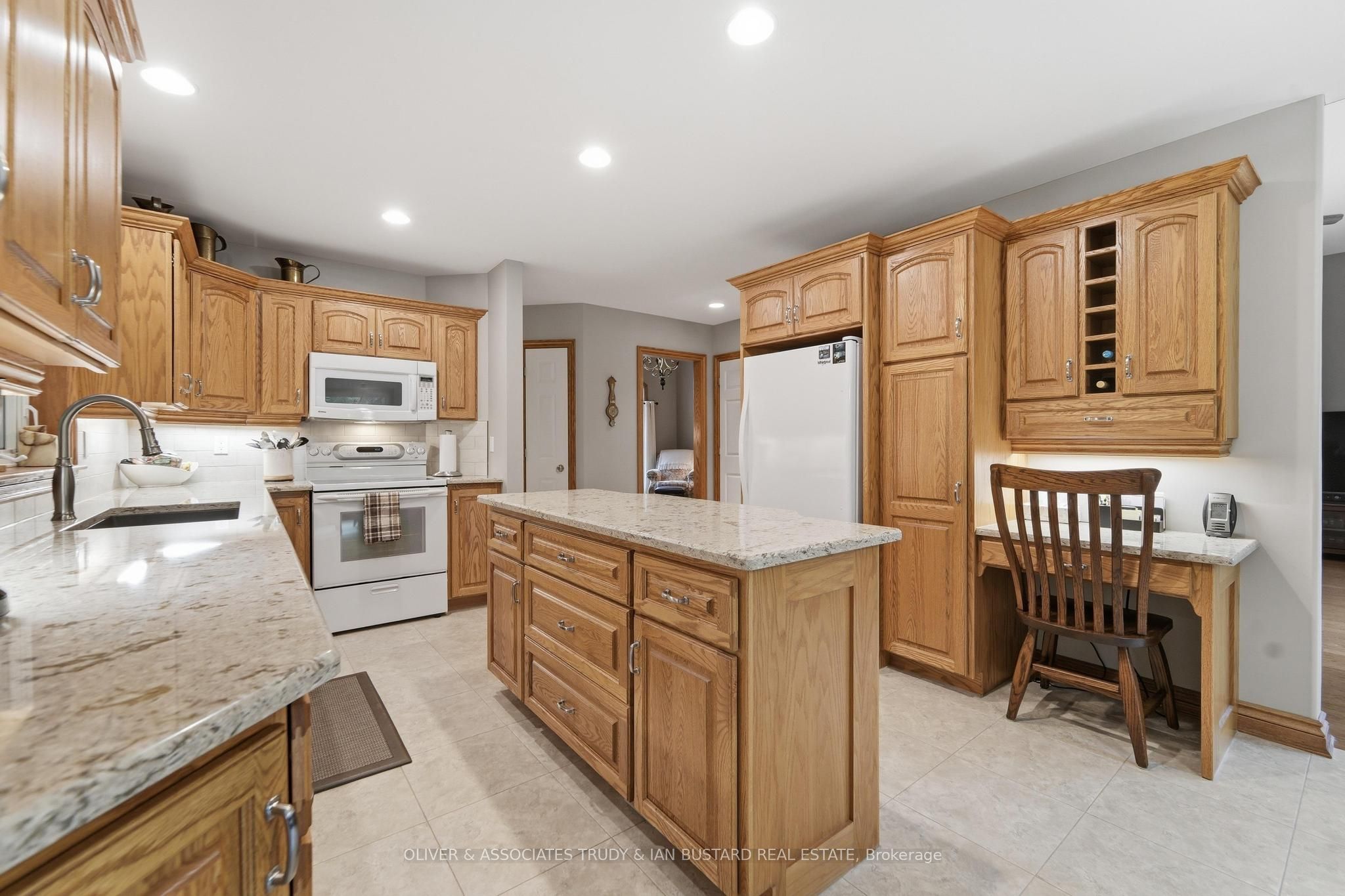 10075 Jennison Crescent Property Photo 13