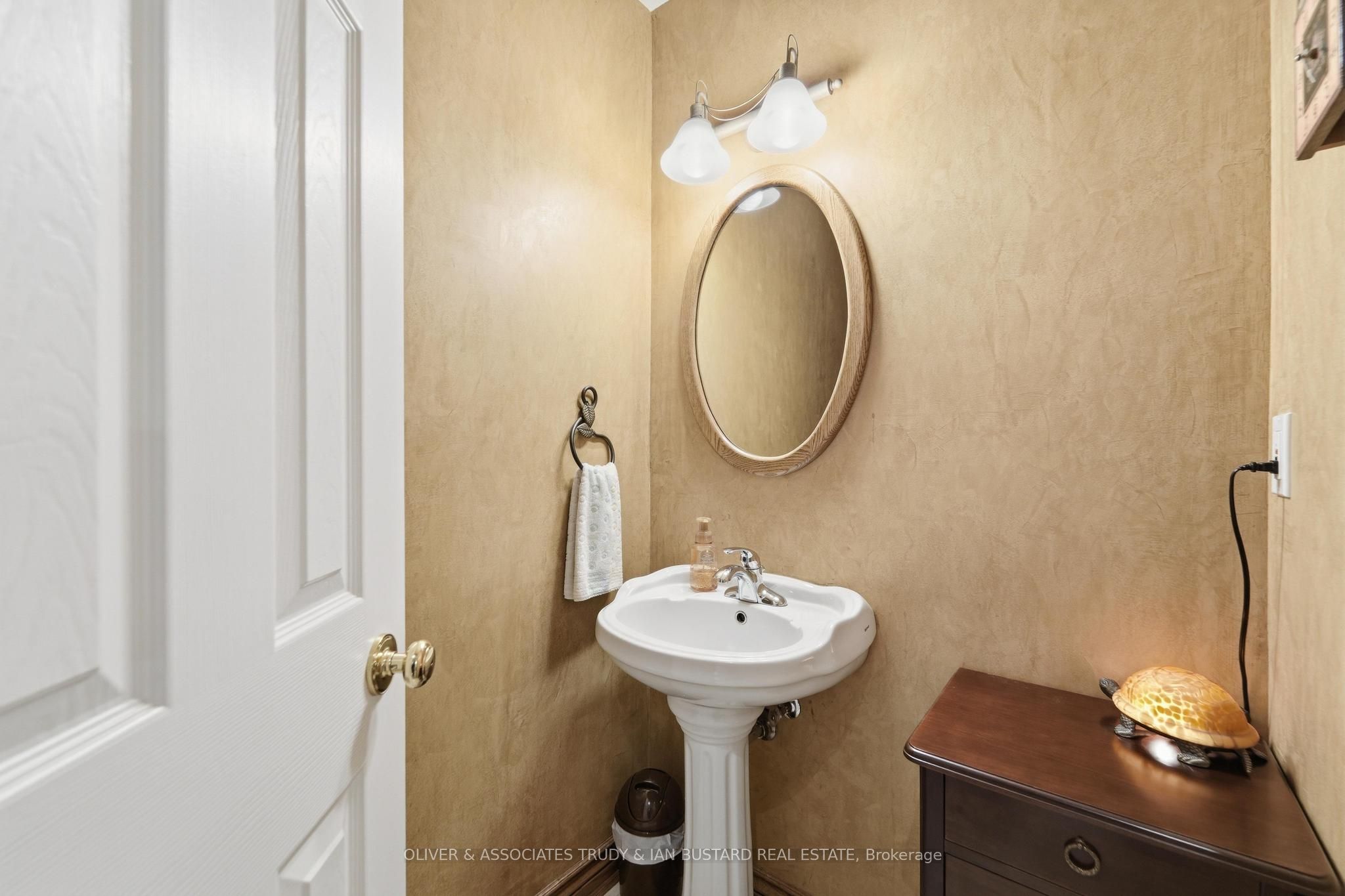 10075 Jennison Crescent Property Photo 15