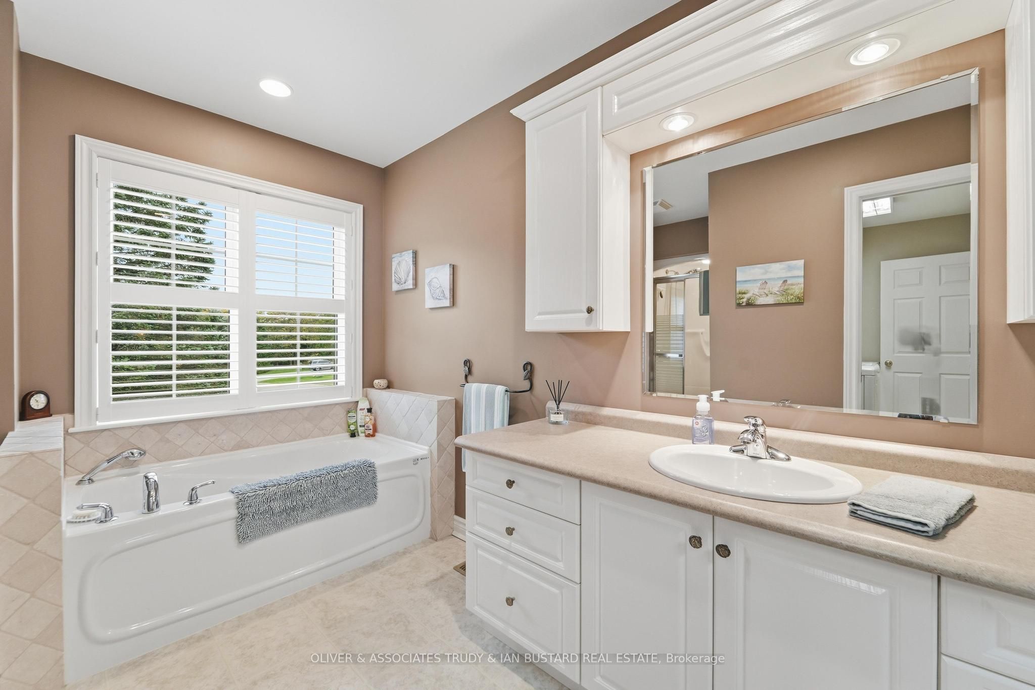 10075 Jennison Crescent Property Photo 24