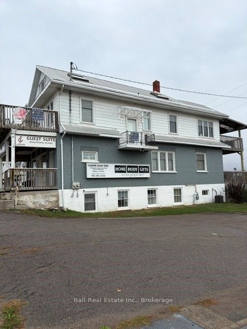 8 Bridge Street N Property Photo 3