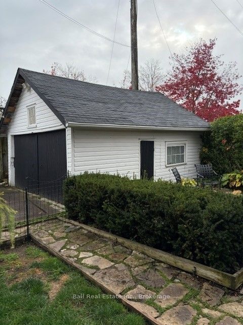 8 Bridge Street N Property Photo 4