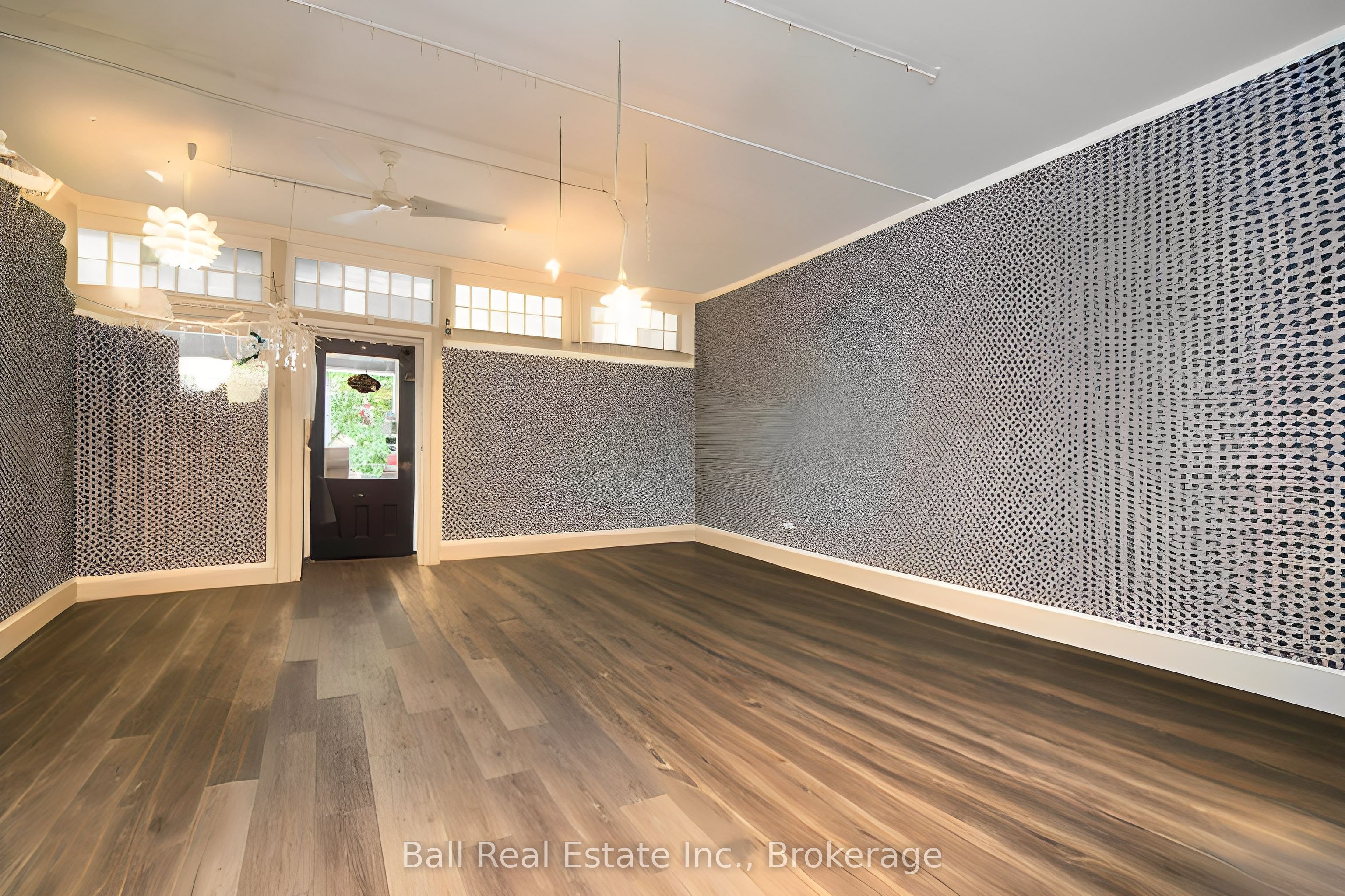 8 Bridge Street N Property Photo 42