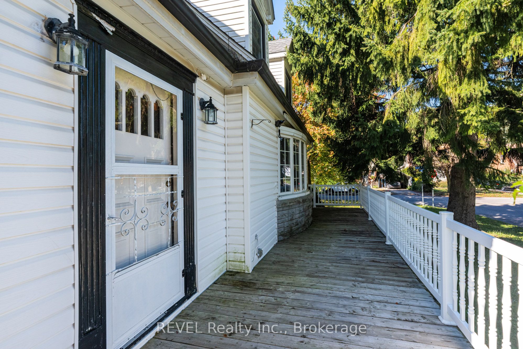 7044 Leeming Street Property Photo 5