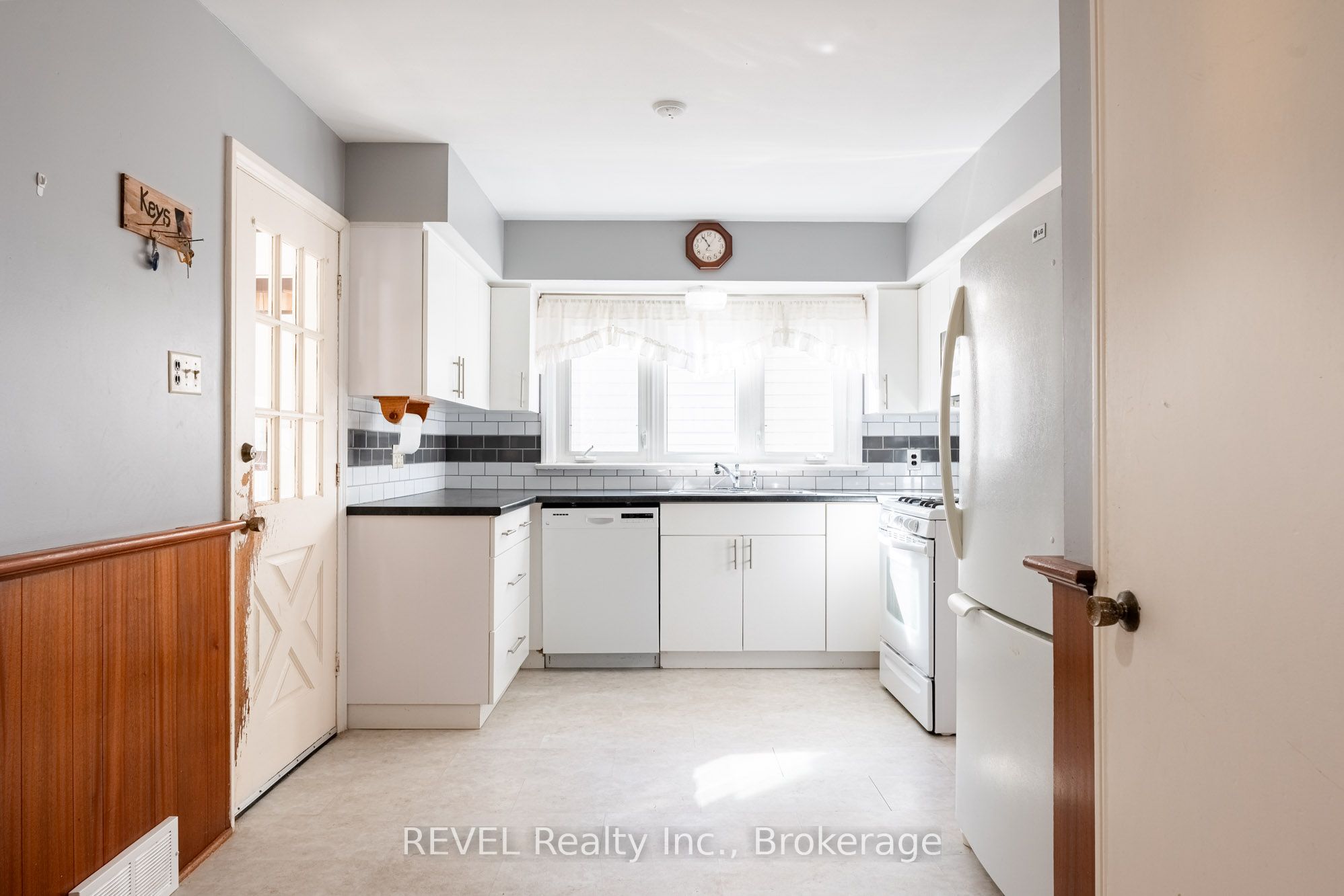 7044 Leeming Street Property Photo 19
