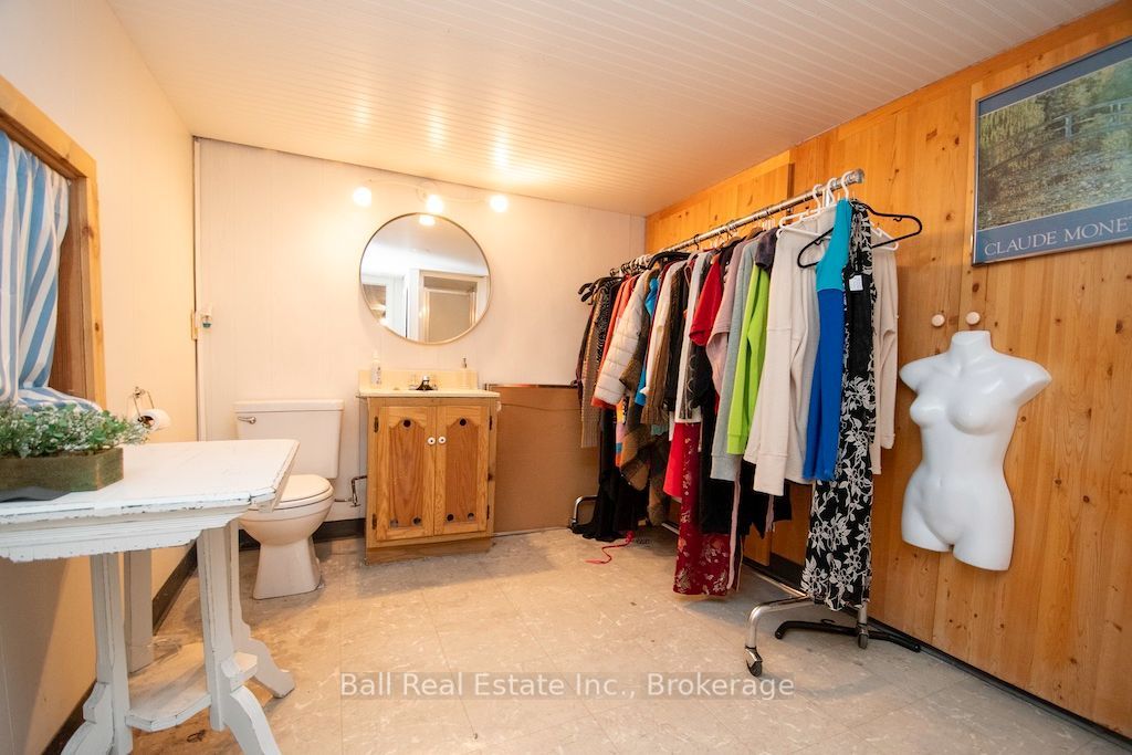 8 Bridge Street N Property Photo 35