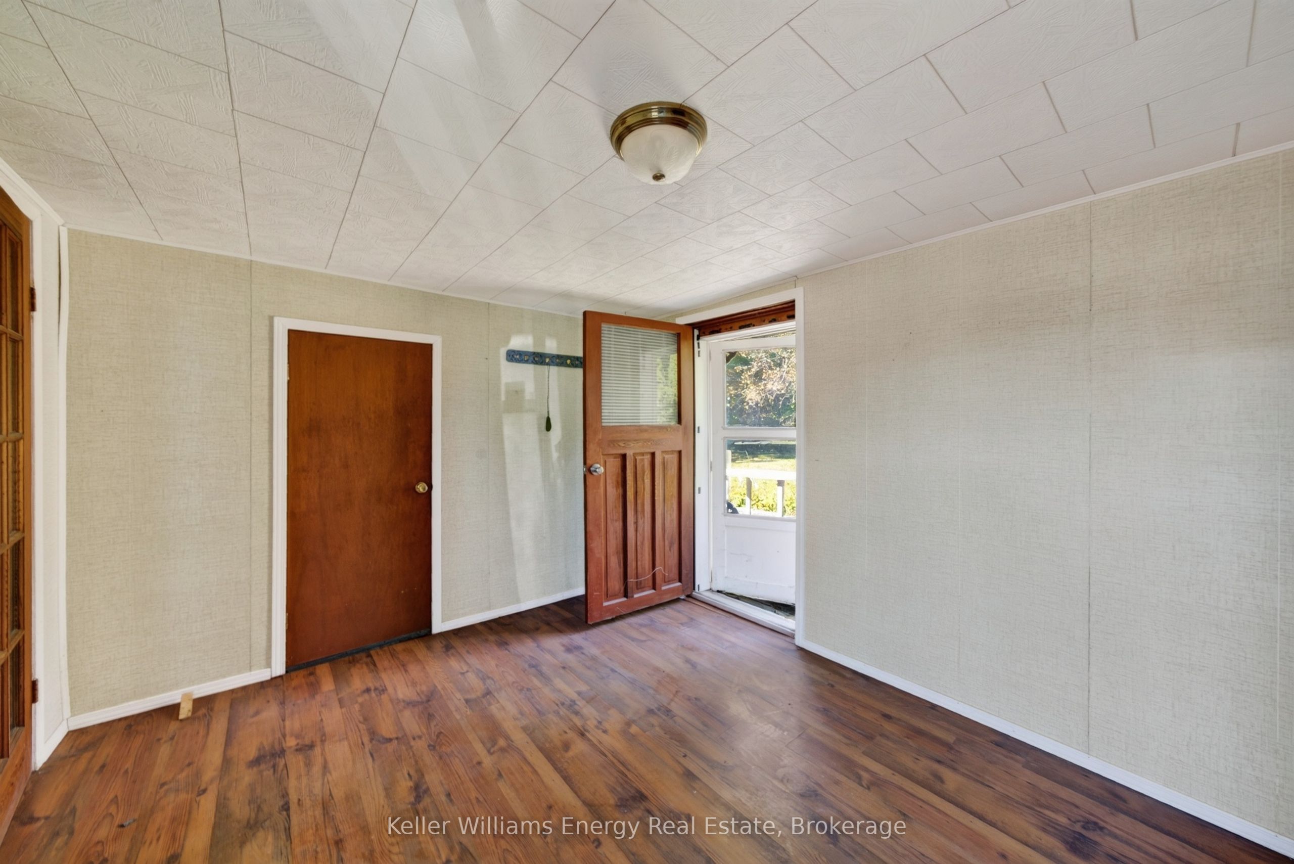 176 Wellington Main Street Property Photo 15