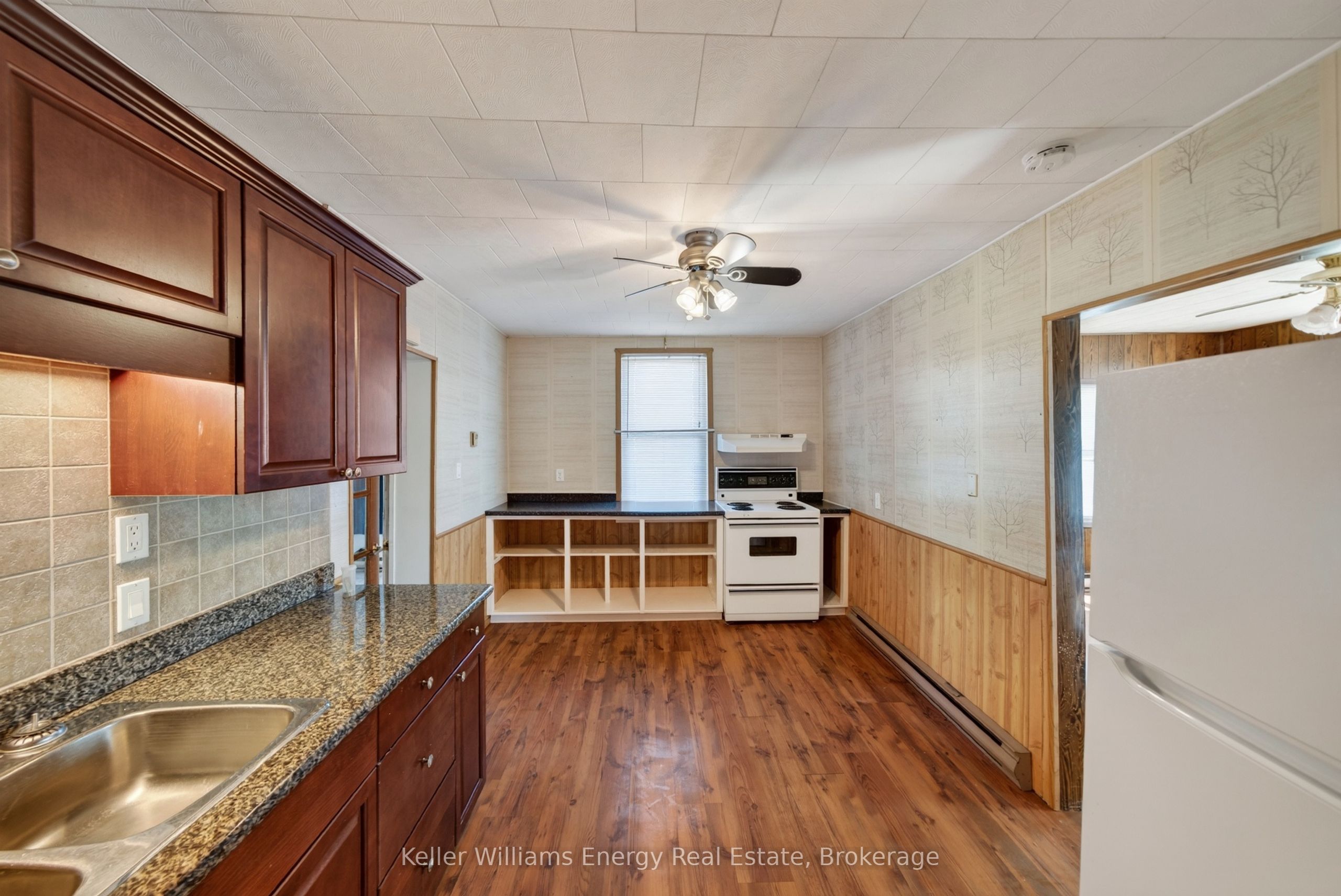 176 Wellington Main Street Property Photo 18