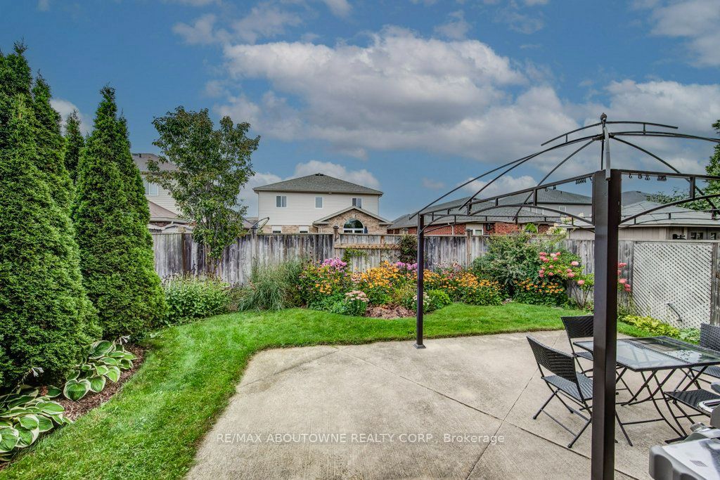12 Brock Street Property Photo 22