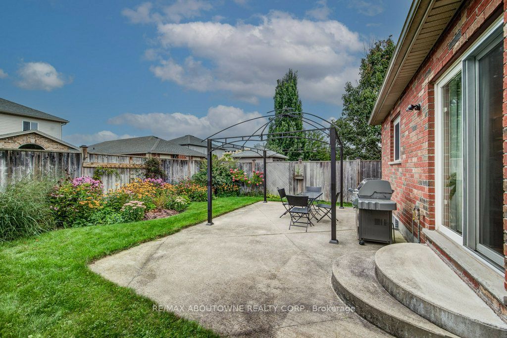 12 Brock Street Property Photo 23