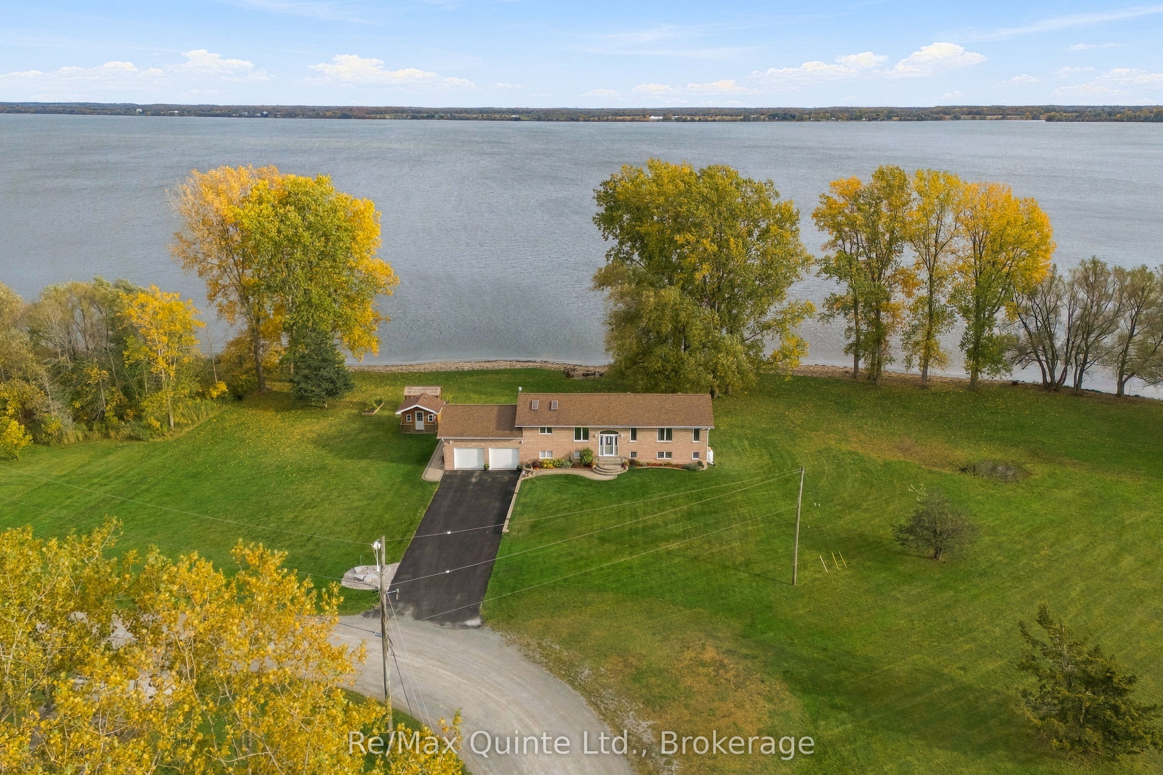 40 Wallbridge Circle Property Photo 2