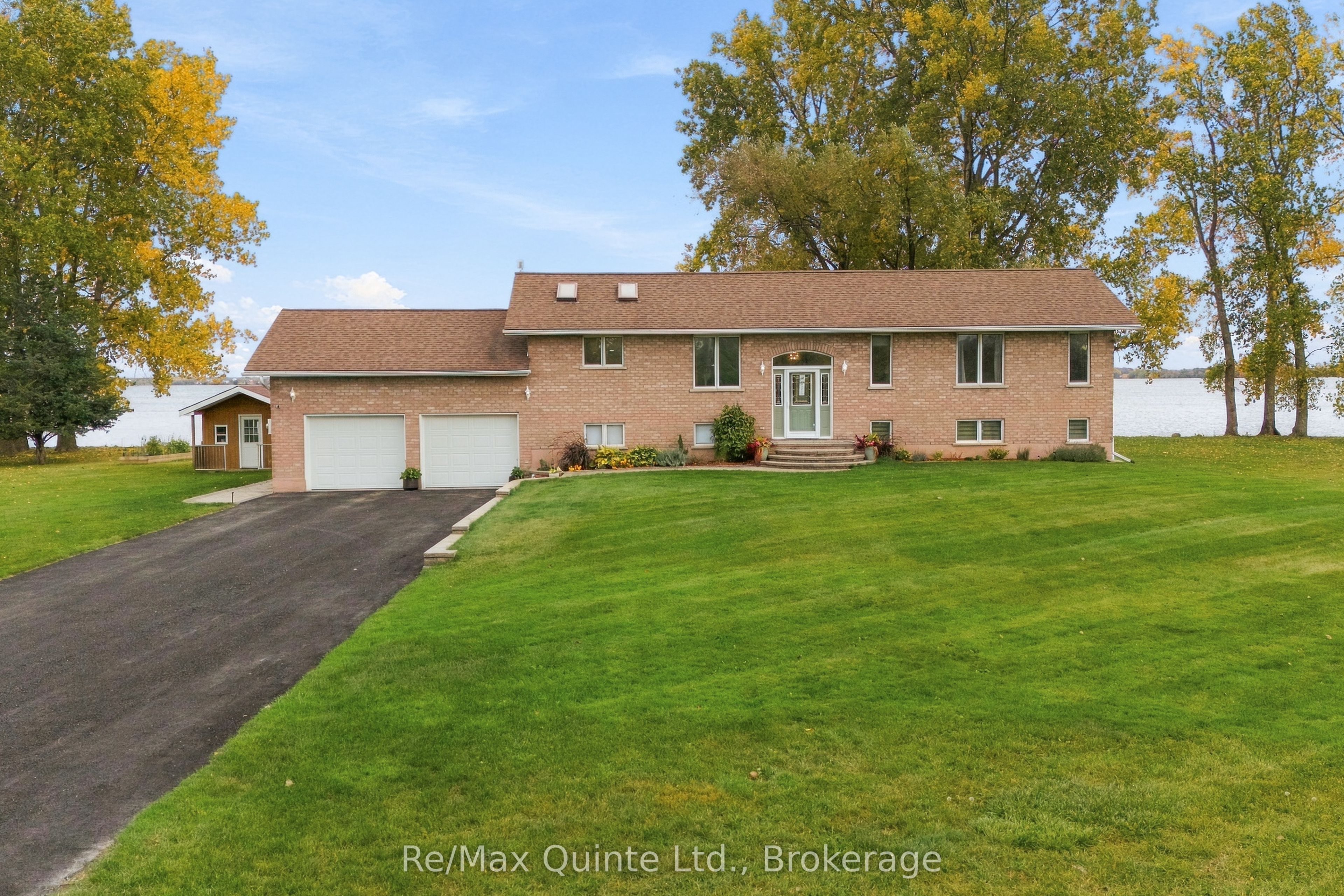 40 Wallbridge Circle Property Photo 4