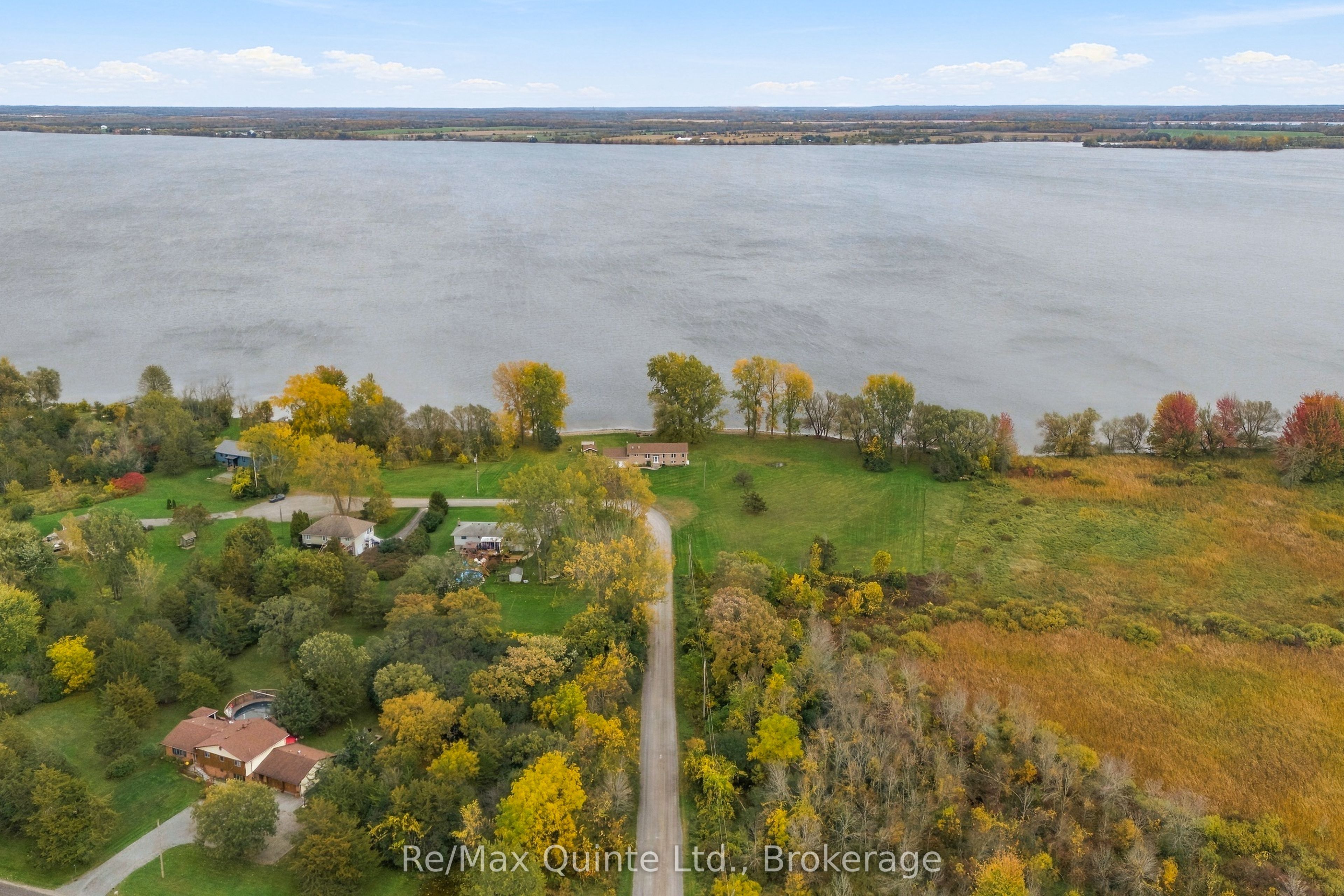 40 Wallbridge Circle Property Photo 6
