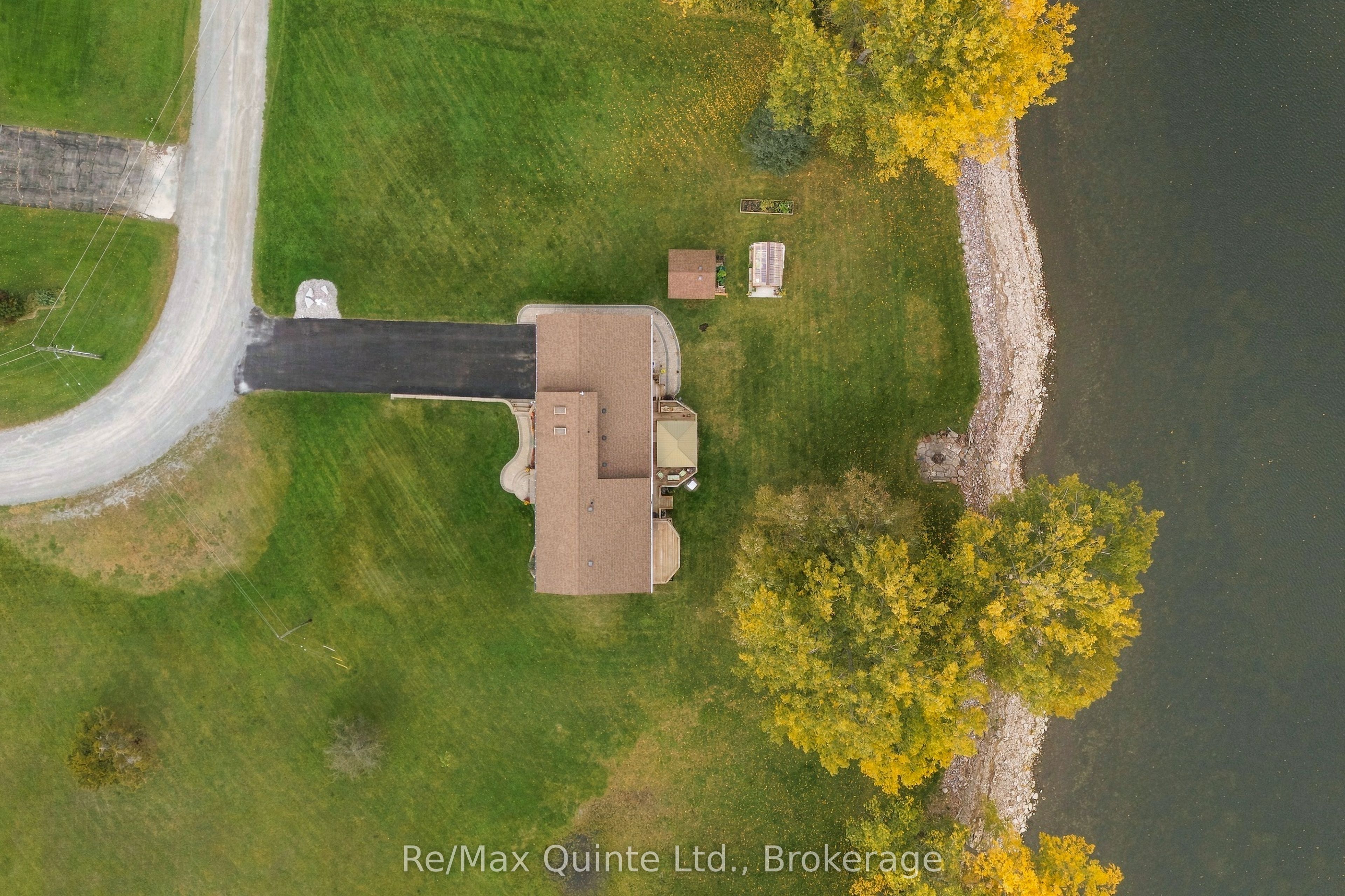 40 Wallbridge Circle Property Photo 7