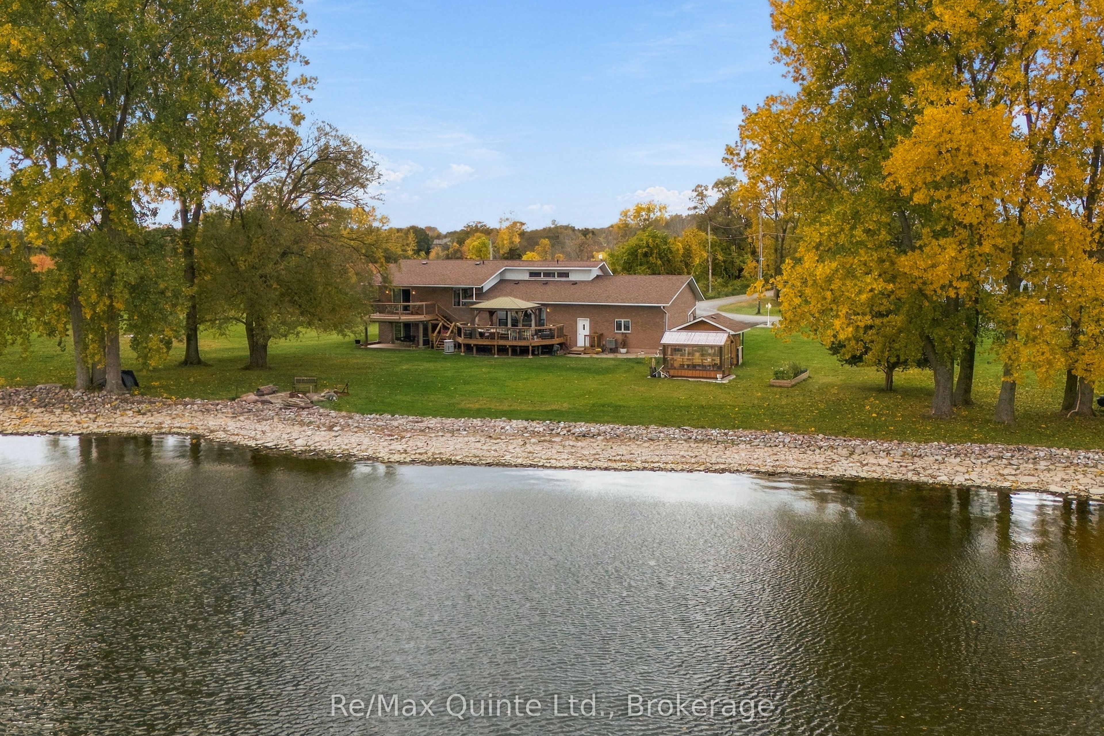 40 Wallbridge Circle Property Photo 8