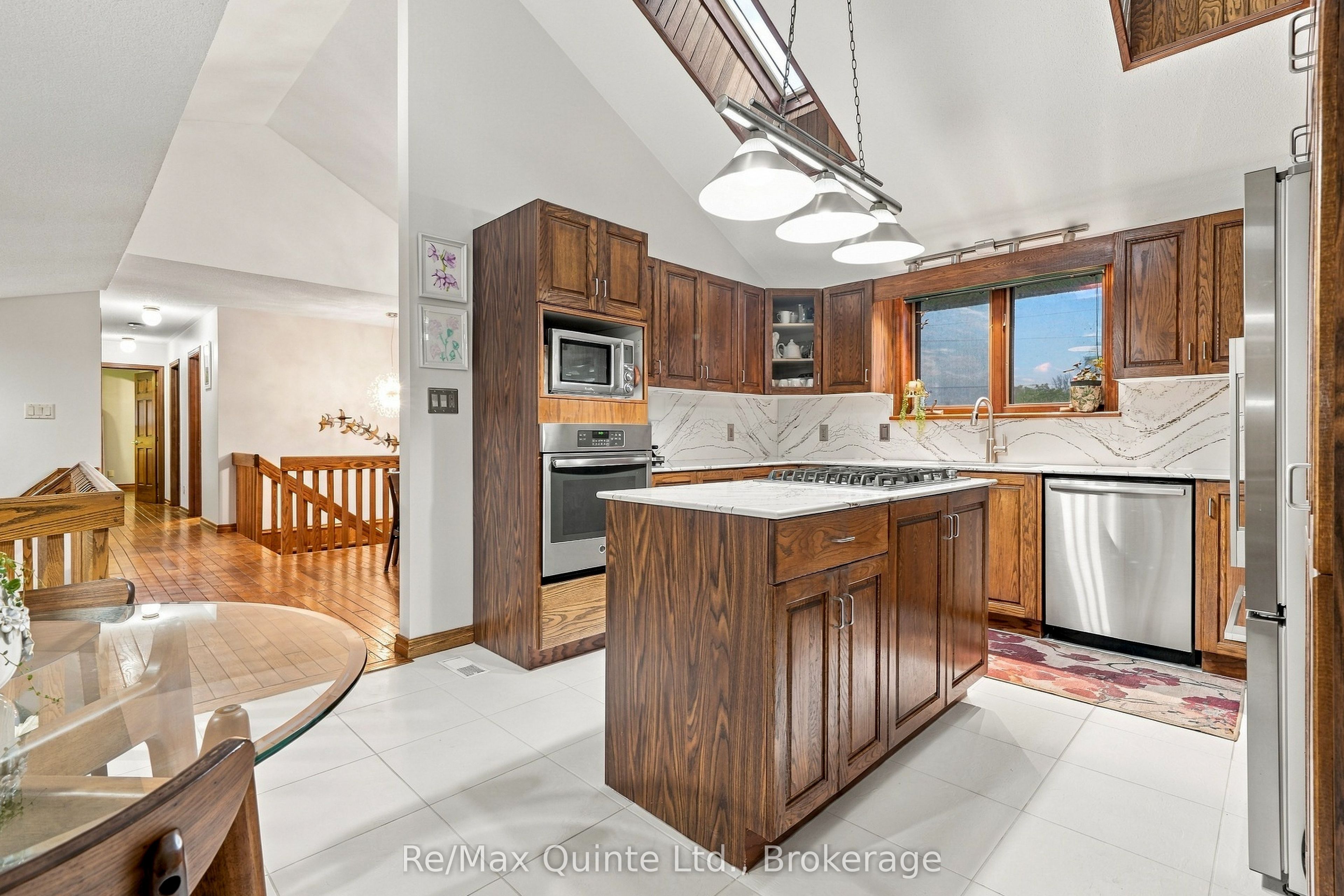 40 Wallbridge Circle Property Photo 17