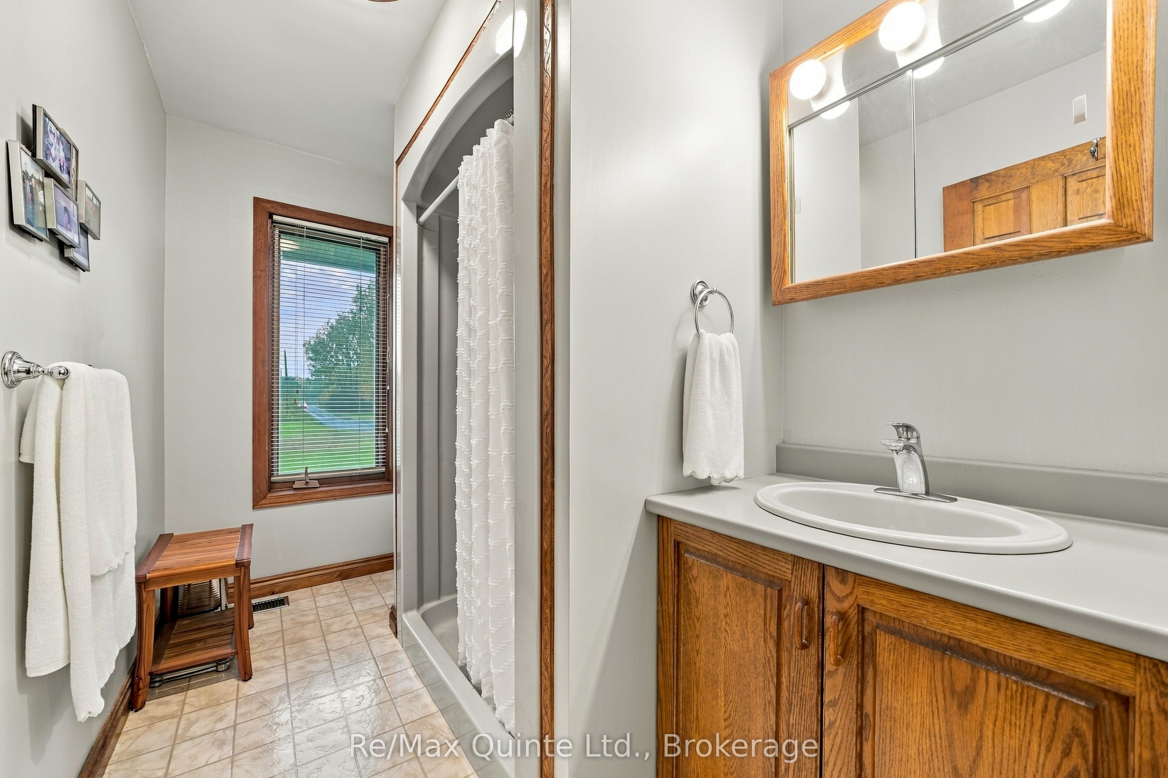 40 Wallbridge Circle Property Photo 24
