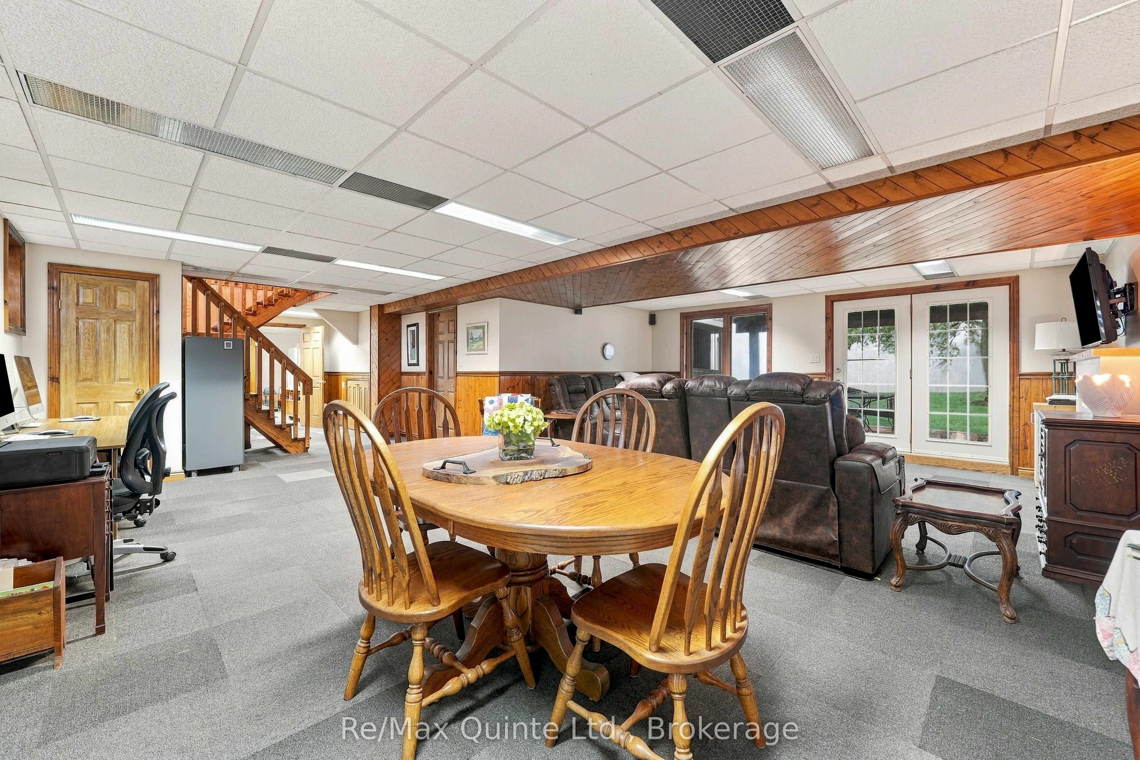 40 Wallbridge Circle Property Photo 32
